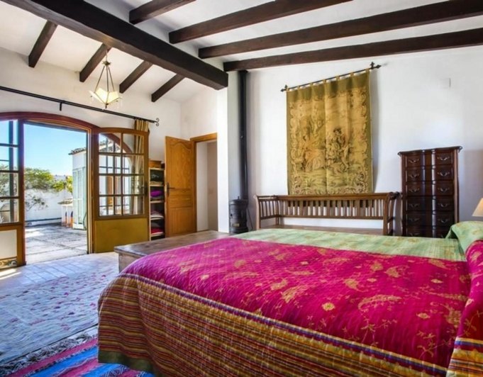 Finca with sea views in Moraira open to offers
