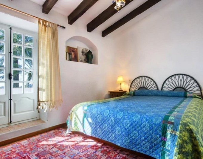 Finca with sea views in Moraira open to offers