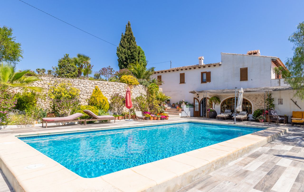 Finca con vistas al mar en Moraira abierta a ofertas