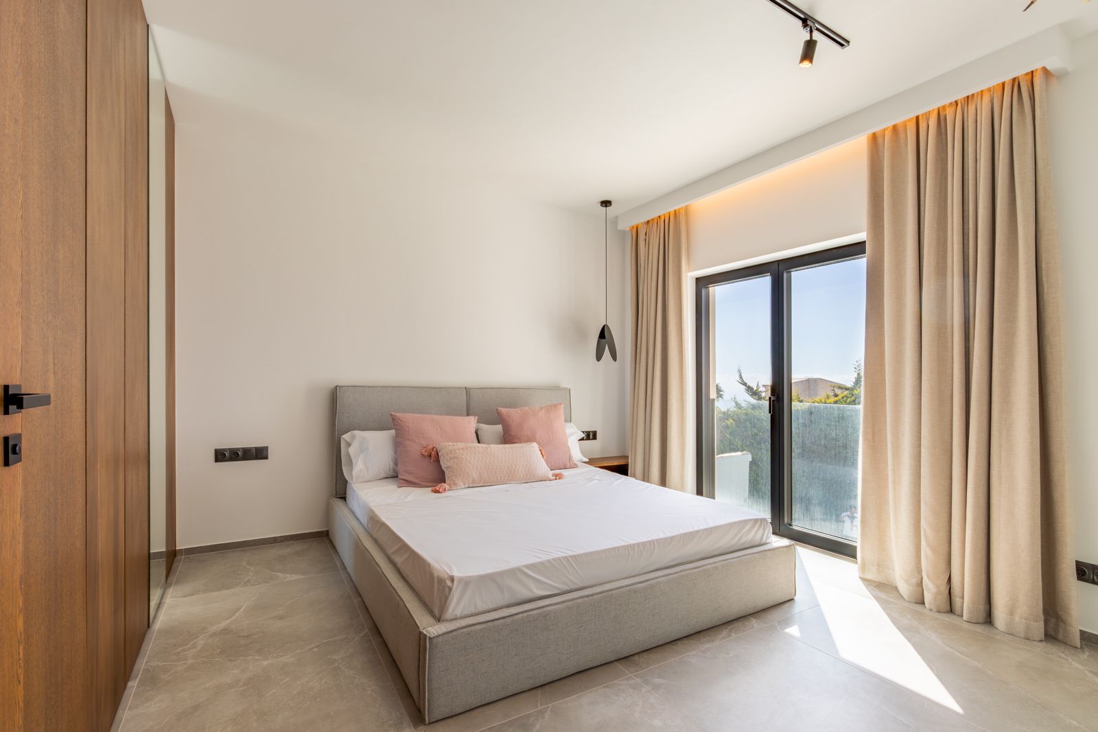 Schöne Designvilla mit atemberaubendem Panoramameerblick in der Gegend von Moraira.