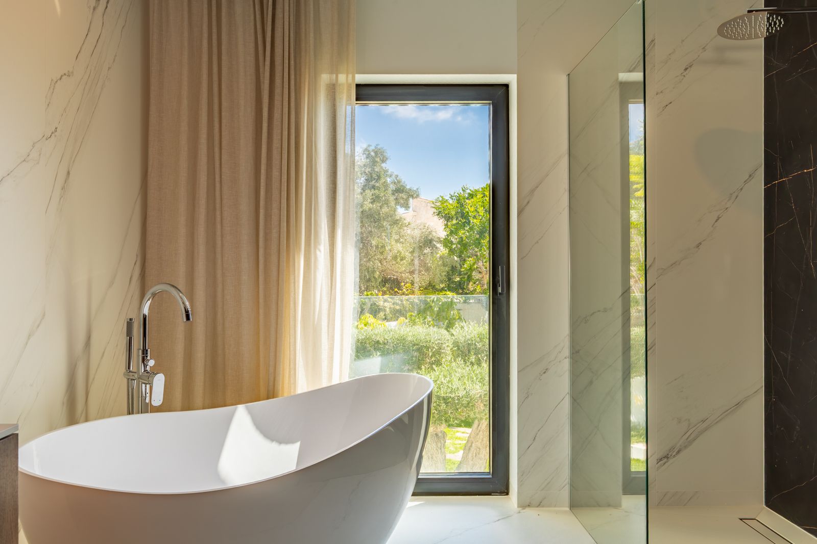 Schöne Designvilla mit atemberaubendem Panoramameerblick in der Gegend von Moraira.