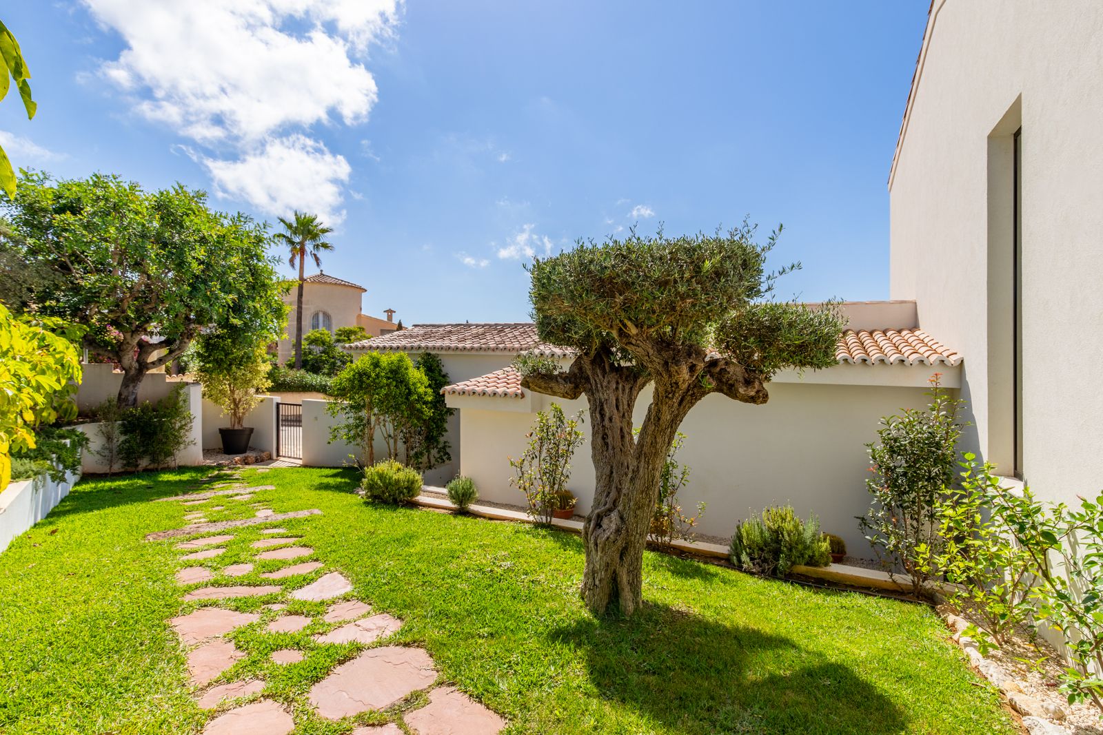 Schöne Designvilla mit atemberaubendem Panoramameerblick in der Gegend von Moraira.