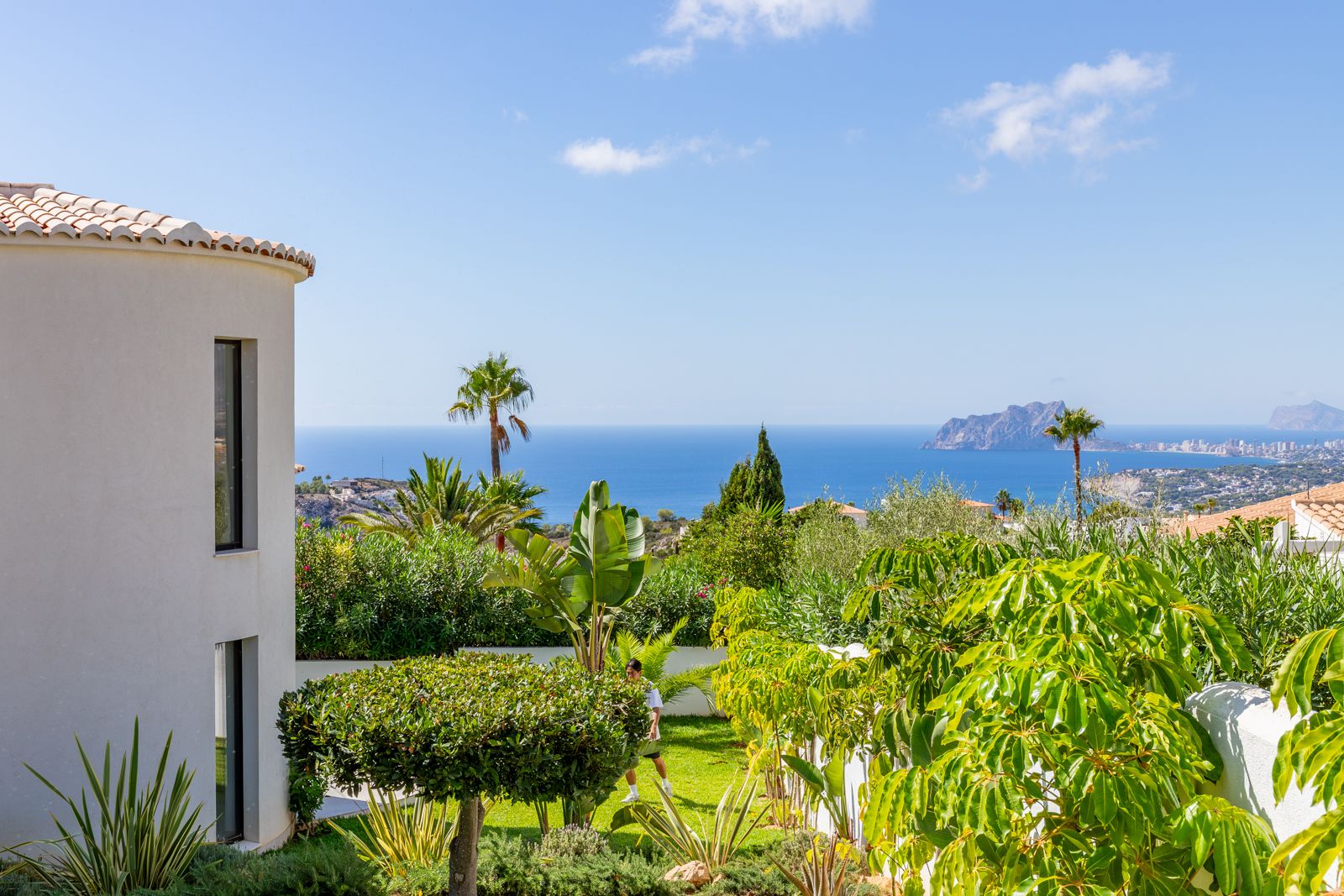 Schöne Designvilla mit atemberaubendem Panoramameerblick in der Gegend von Moraira.