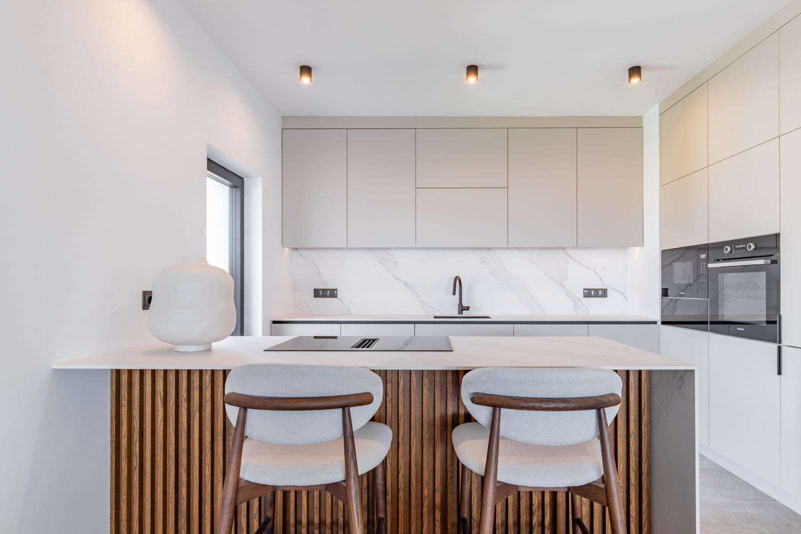 Schöne Designvilla mit atemberaubendem Panoramameerblick in der Gegend von Moraira.