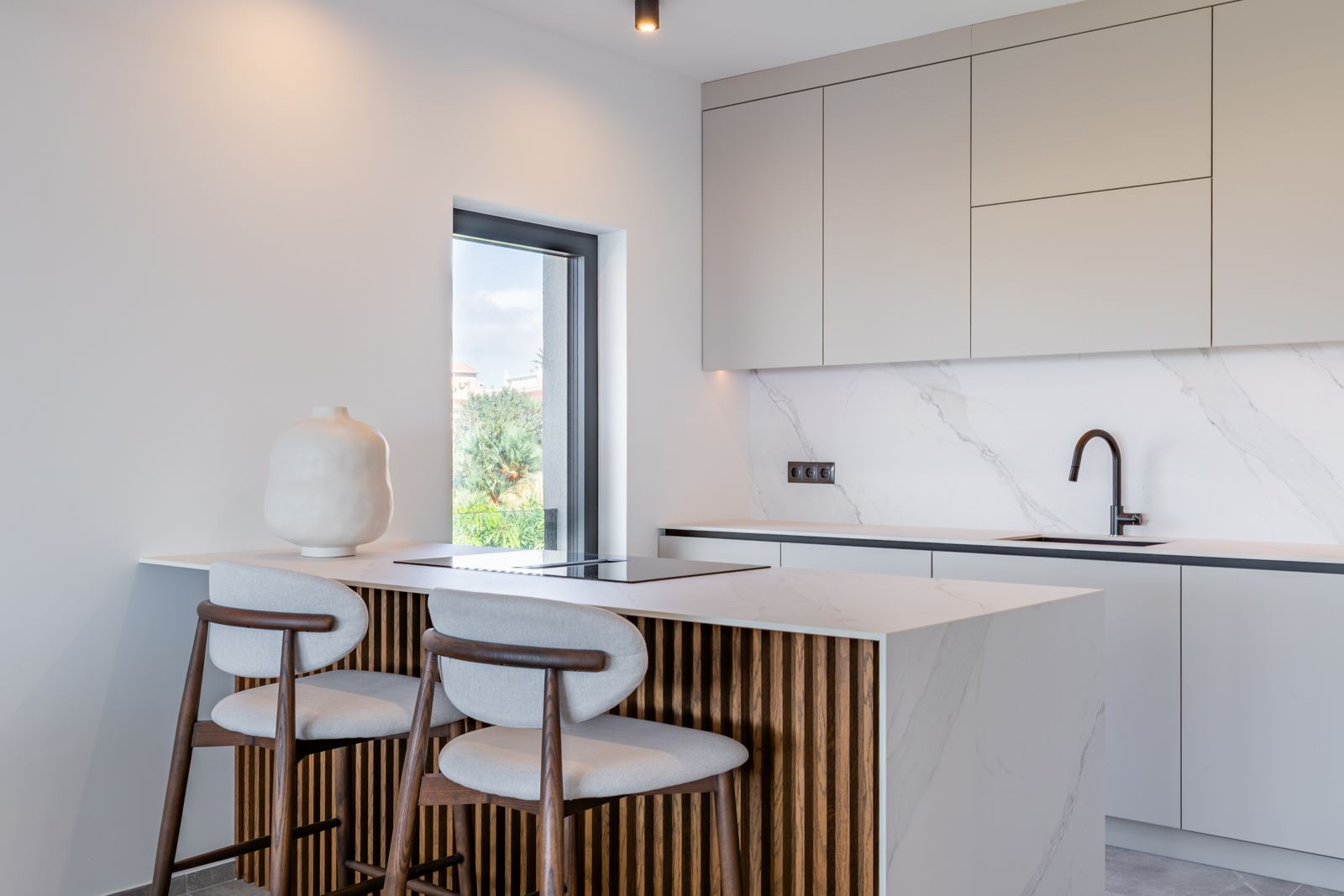 Schöne Designvilla mit atemberaubendem Panoramameerblick in der Gegend von Moraira.