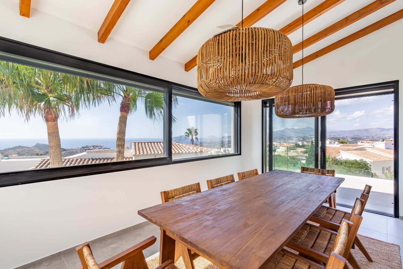 Schöne Designvilla mit atemberaubendem Panoramameerblick in der Gegend von Moraira.