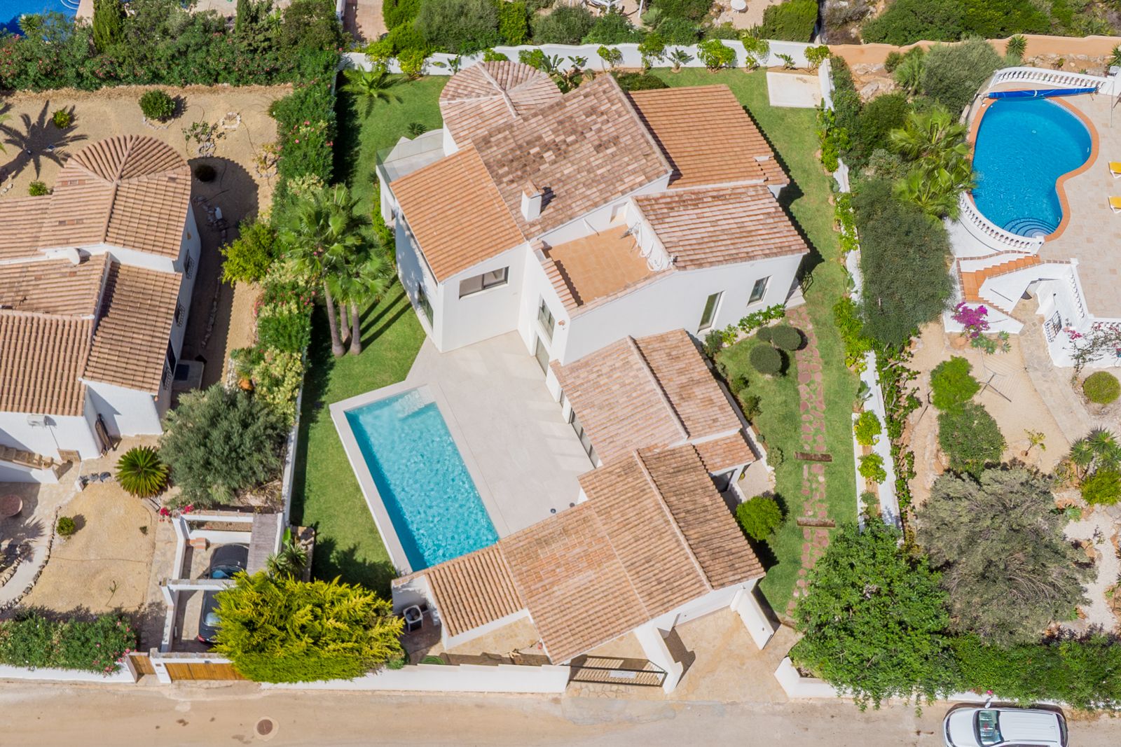 Schöne Designvilla mit atemberaubendem Panoramameerblick in der Gegend von Moraira.
