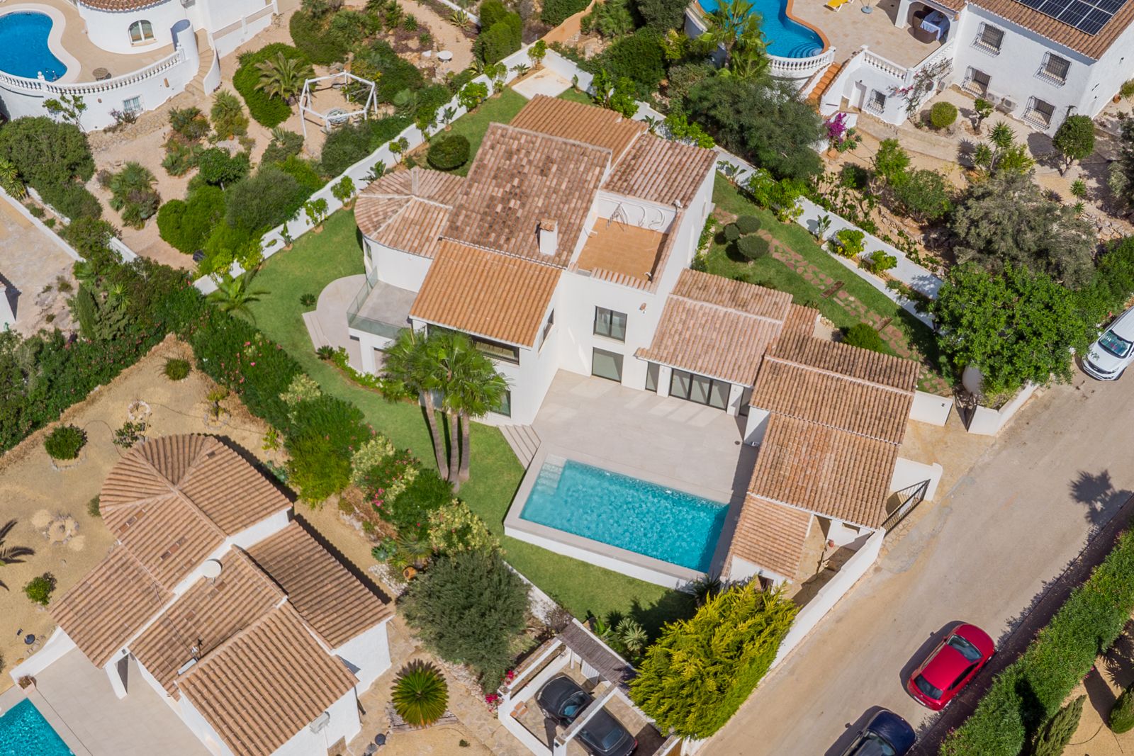 Schöne Designvilla mit atemberaubendem Panoramameerblick in der Gegend von Moraira.