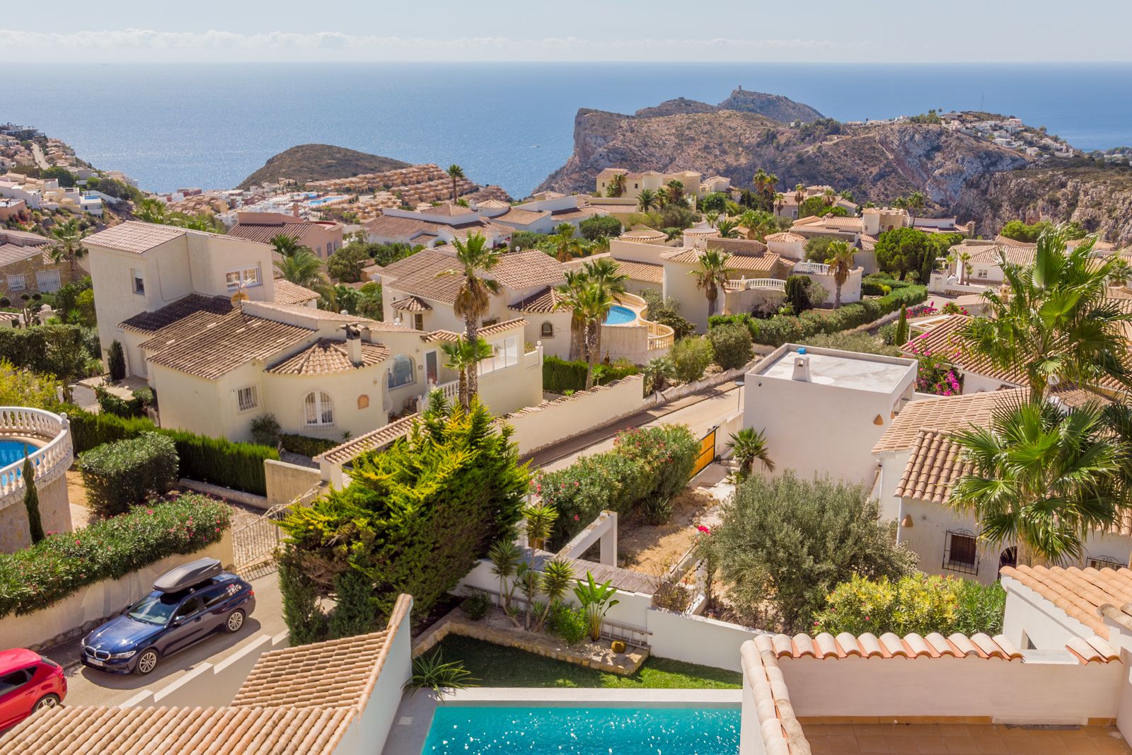 Schöne Designvilla mit atemberaubendem Panoramameerblick in der Gegend von Moraira.