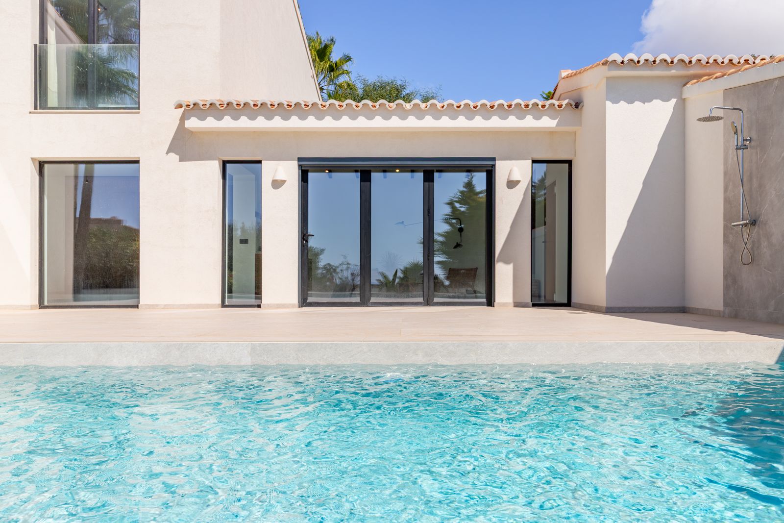Schöne Designvilla mit atemberaubendem Panoramameerblick in der Gegend von Moraira.