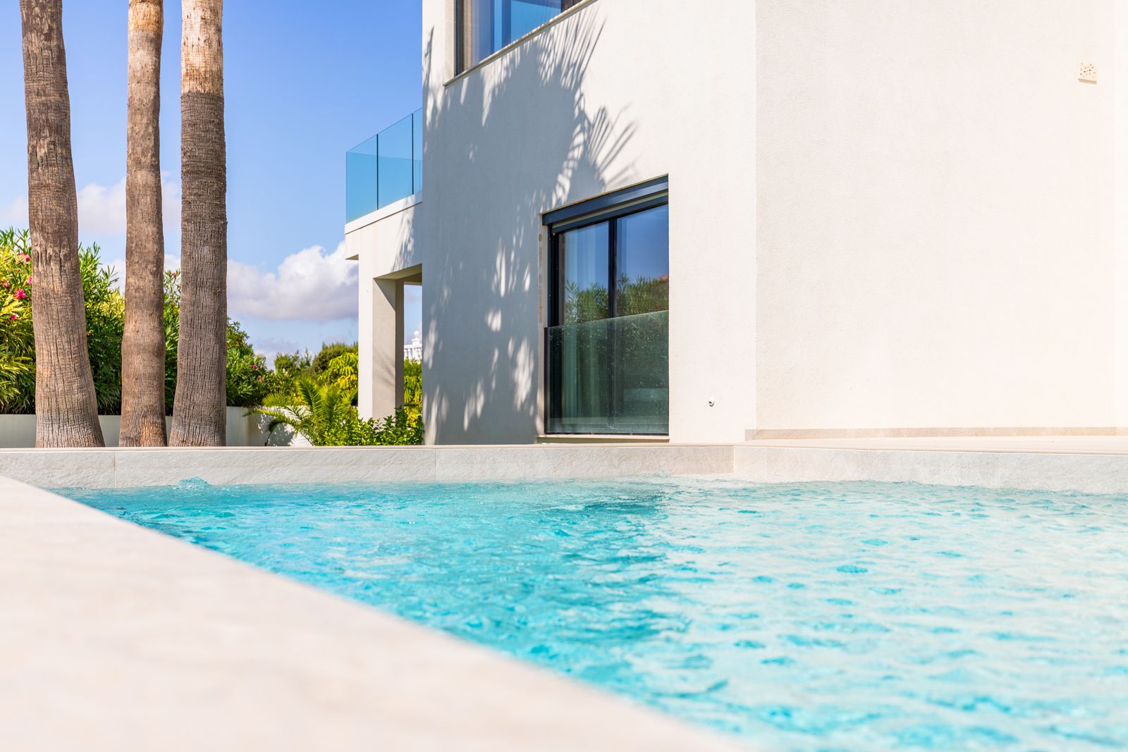 Schöne Designvilla mit atemberaubendem Panoramameerblick in der Gegend von Moraira.