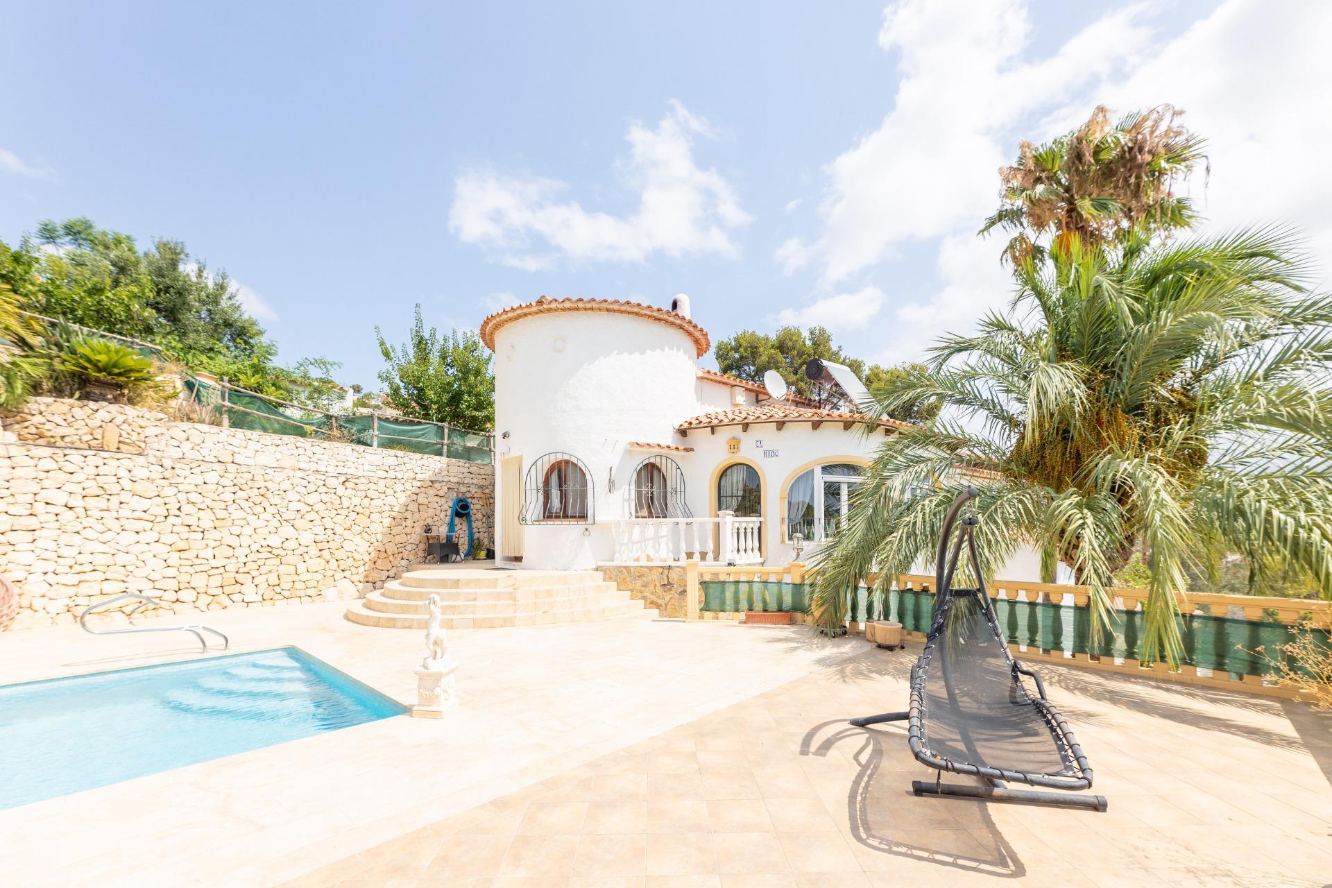 Beautiful villa for sale near the sea and golf in Moraira.