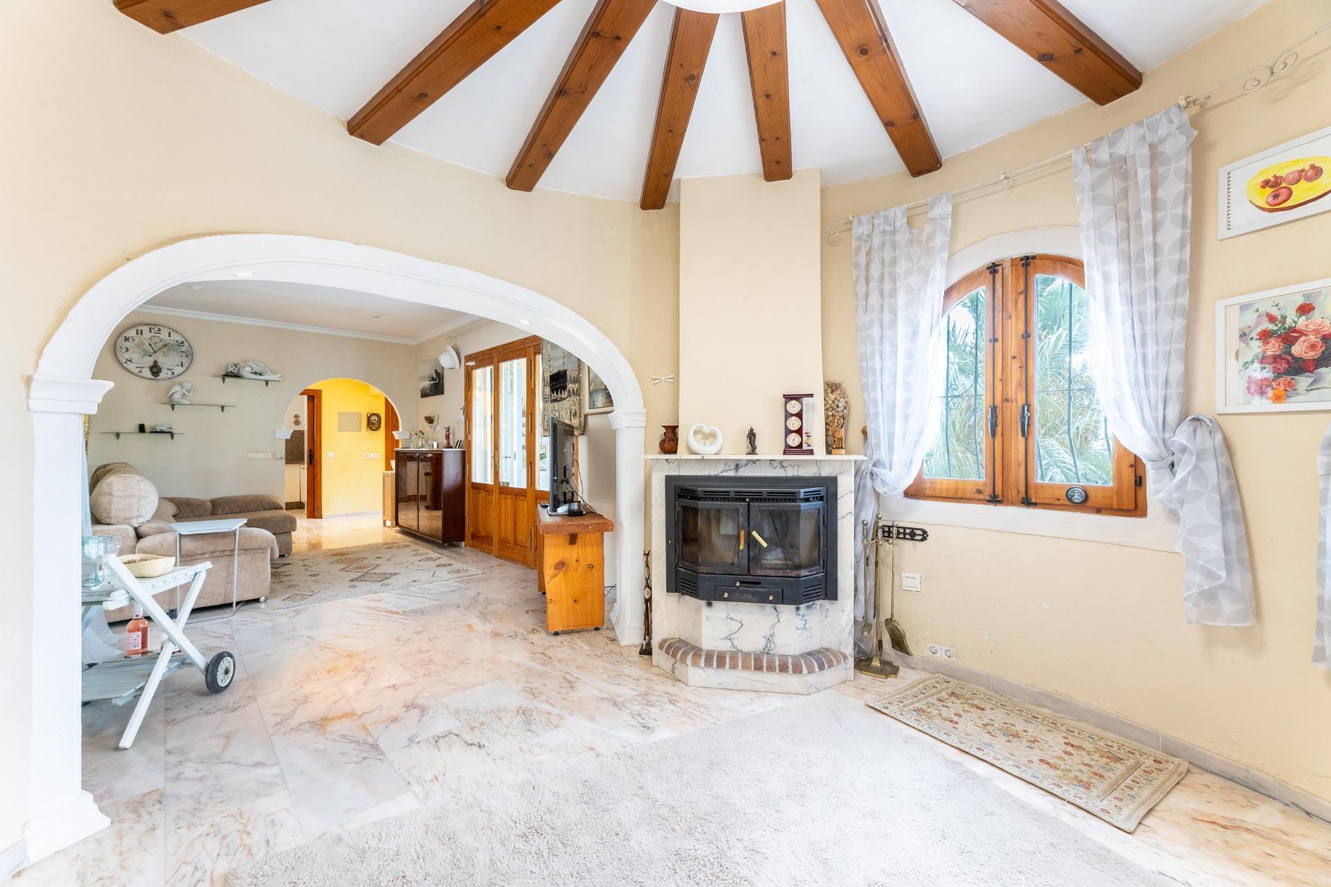 Beautiful villa for sale near the sea and golf in Moraira.