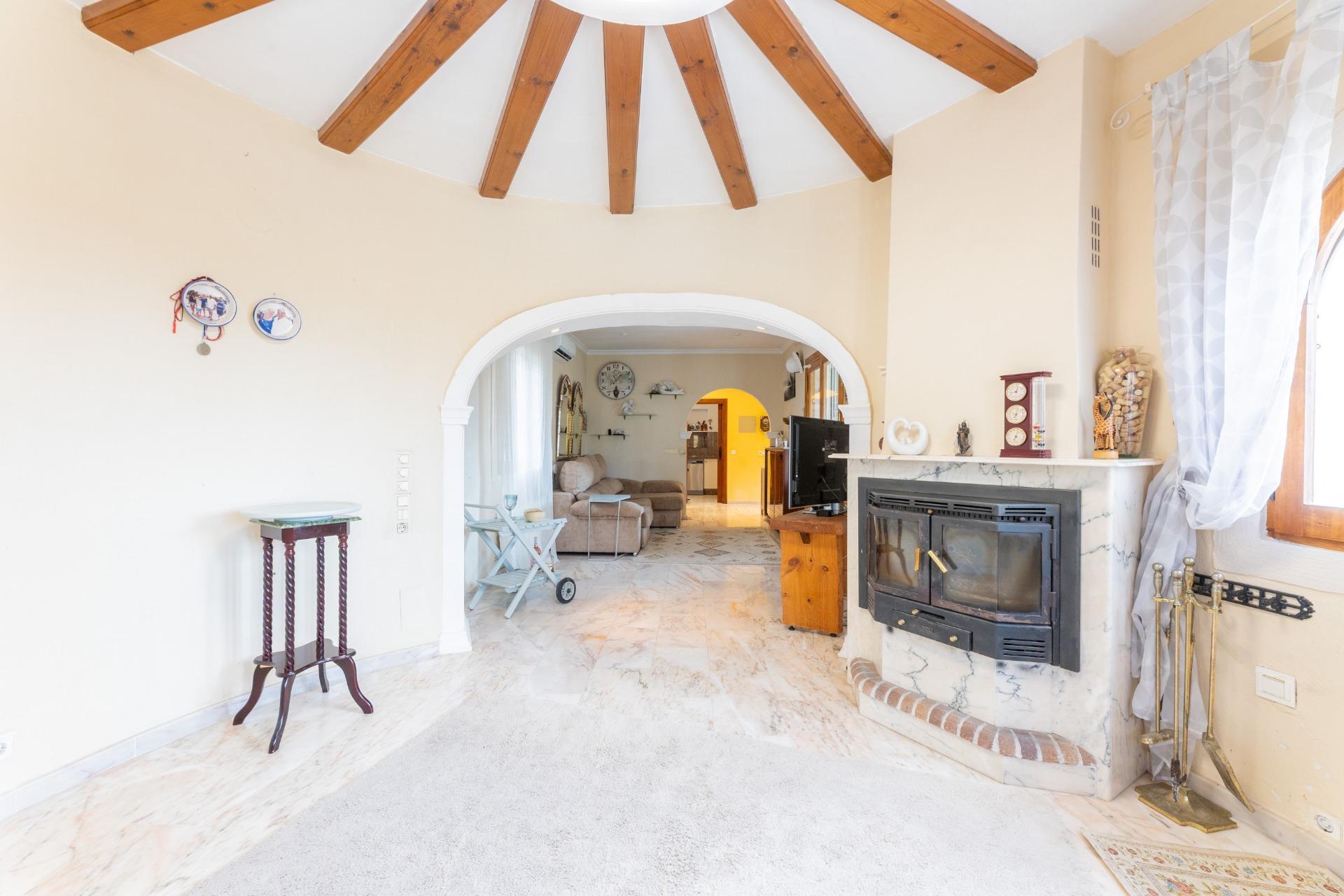 Beautiful villa for sale near the sea and golf in Moraira.