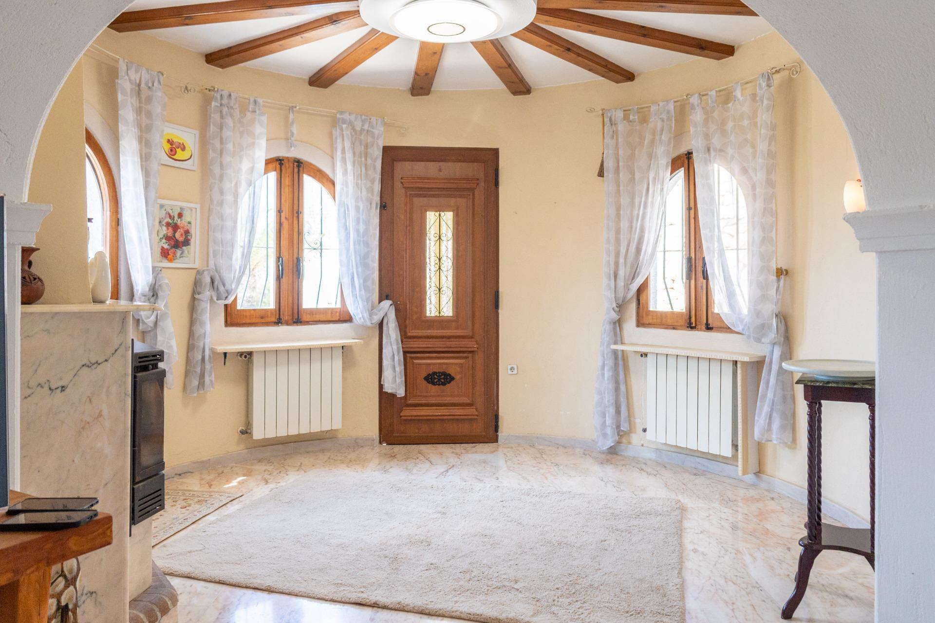 Beautiful villa for sale near the sea and golf in Moraira.