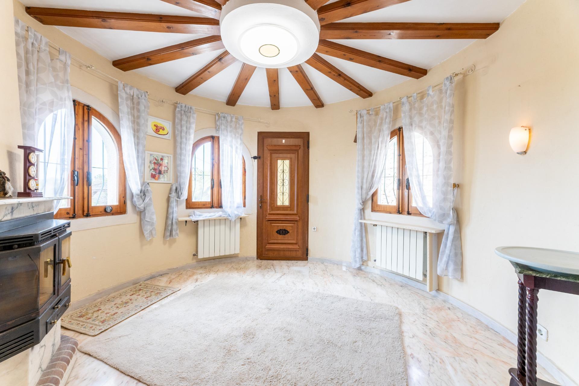 Beautiful villa for sale near the sea and golf in Moraira.