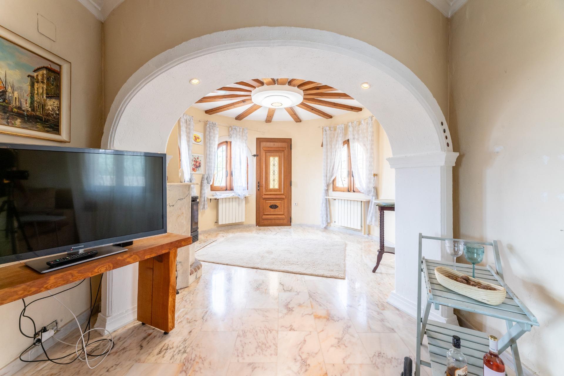 Beautiful villa for sale near the sea and golf in Moraira.