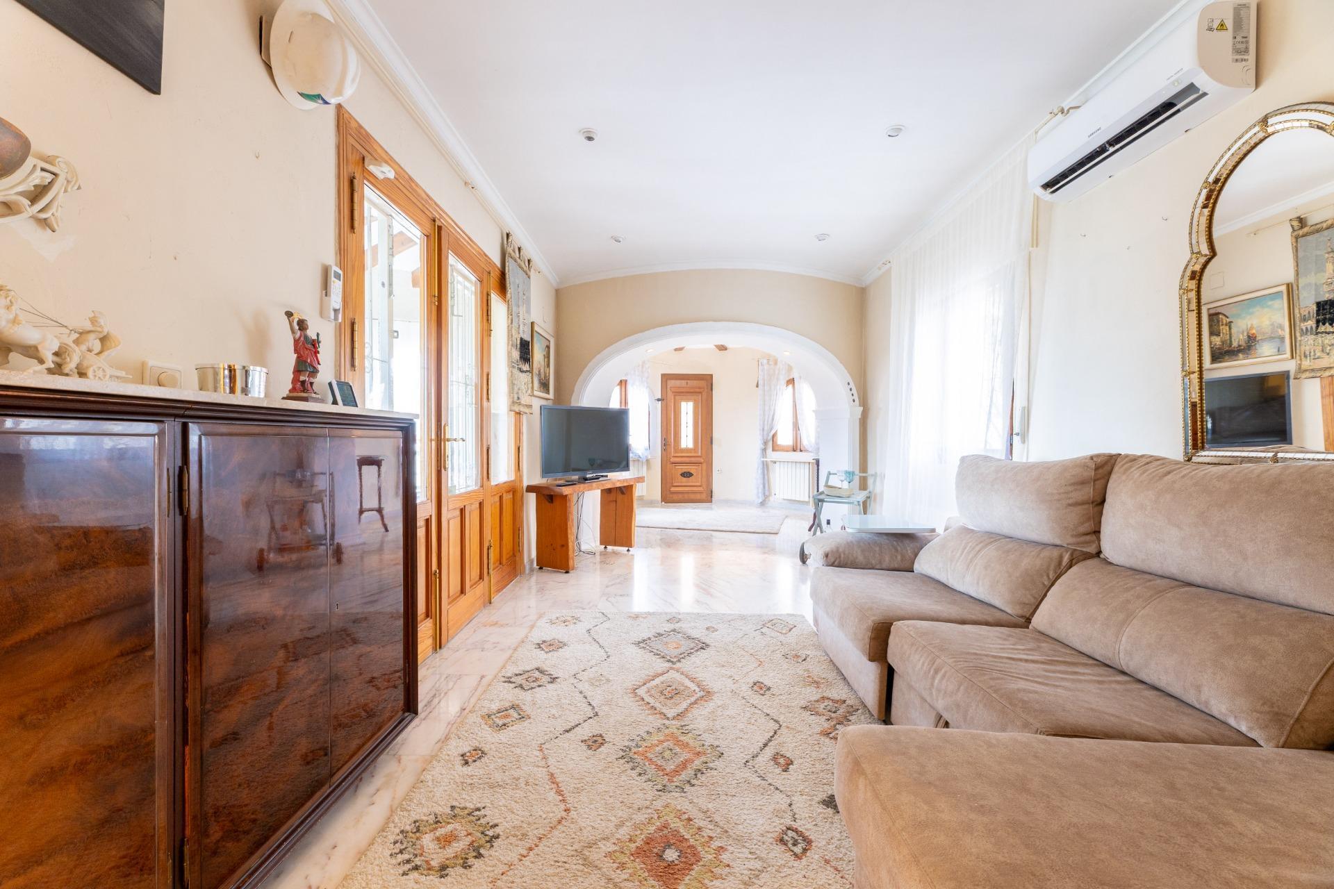 Beautiful villa for sale near the sea and golf in Moraira.