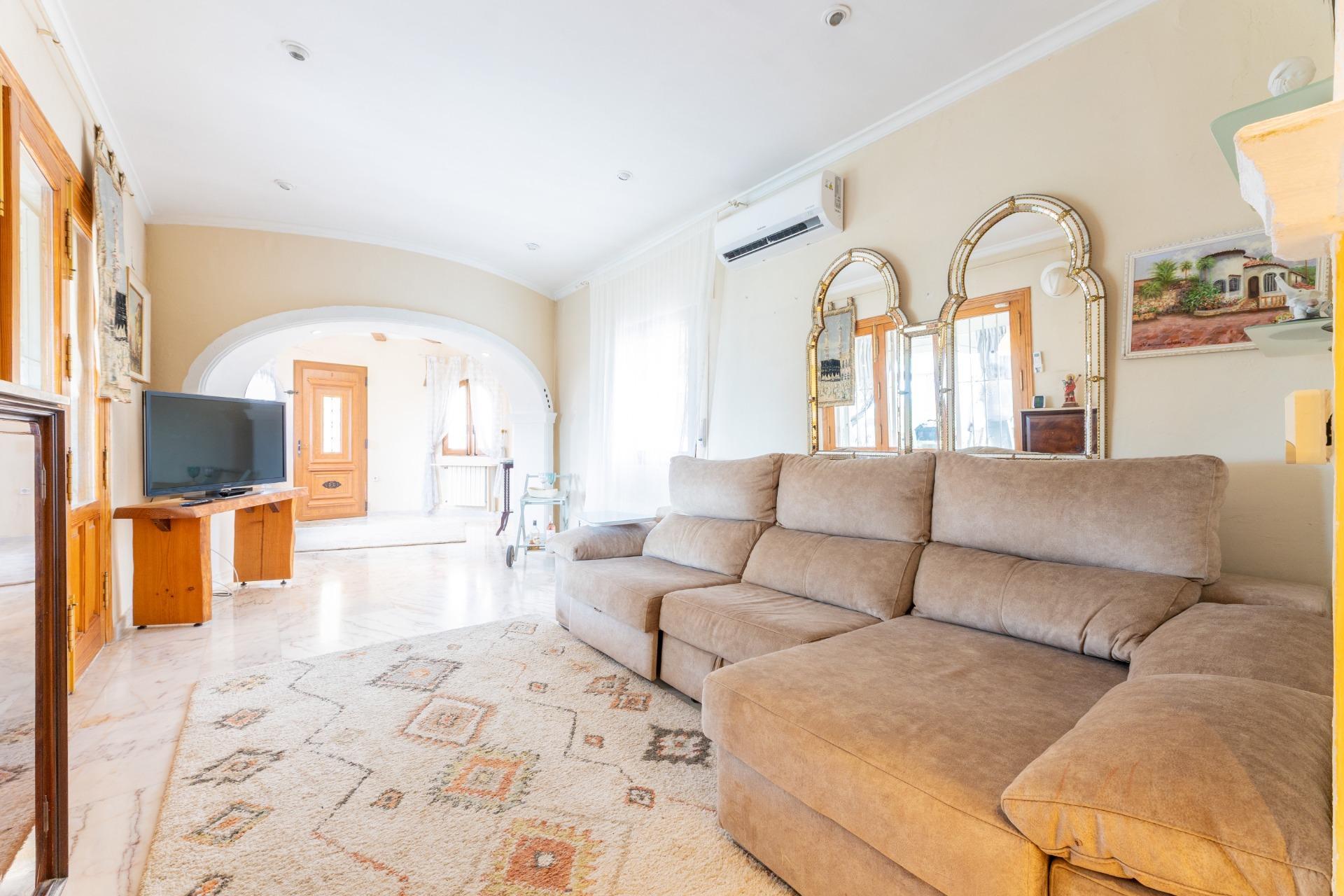 Beautiful villa for sale near the sea and golf in Moraira.