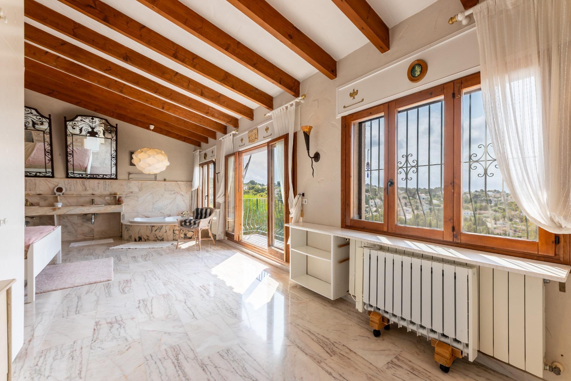 Beautiful villa for sale near the sea and golf in Moraira.