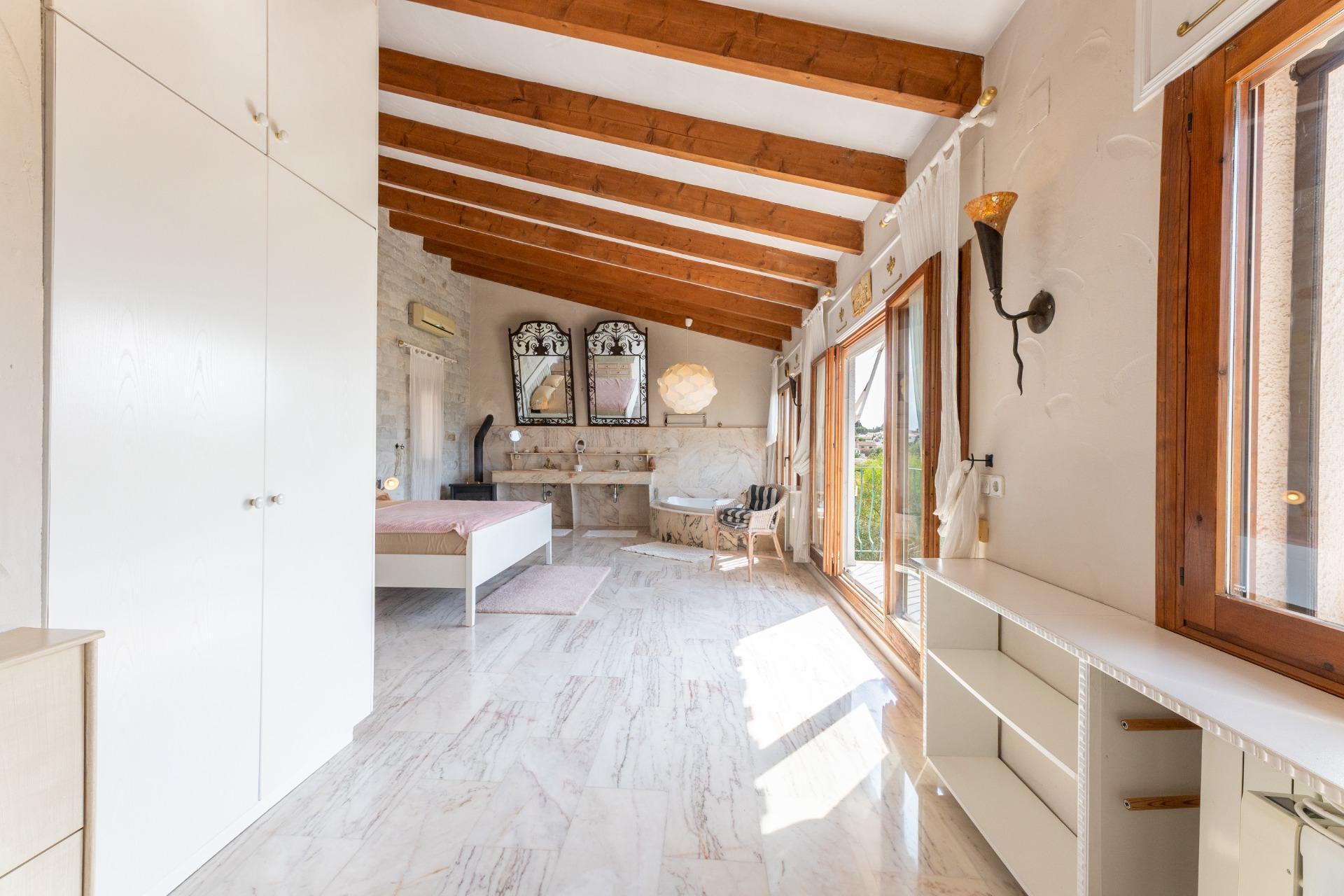 Beautiful villa for sale near the sea and golf in Moraira.
