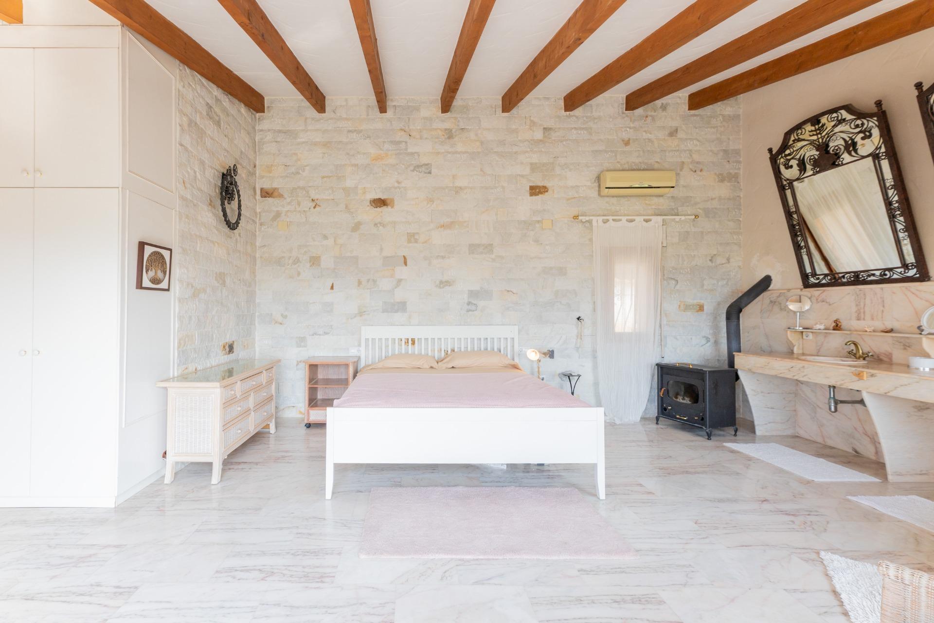 Beautiful villa for sale near the sea and golf in Moraira.