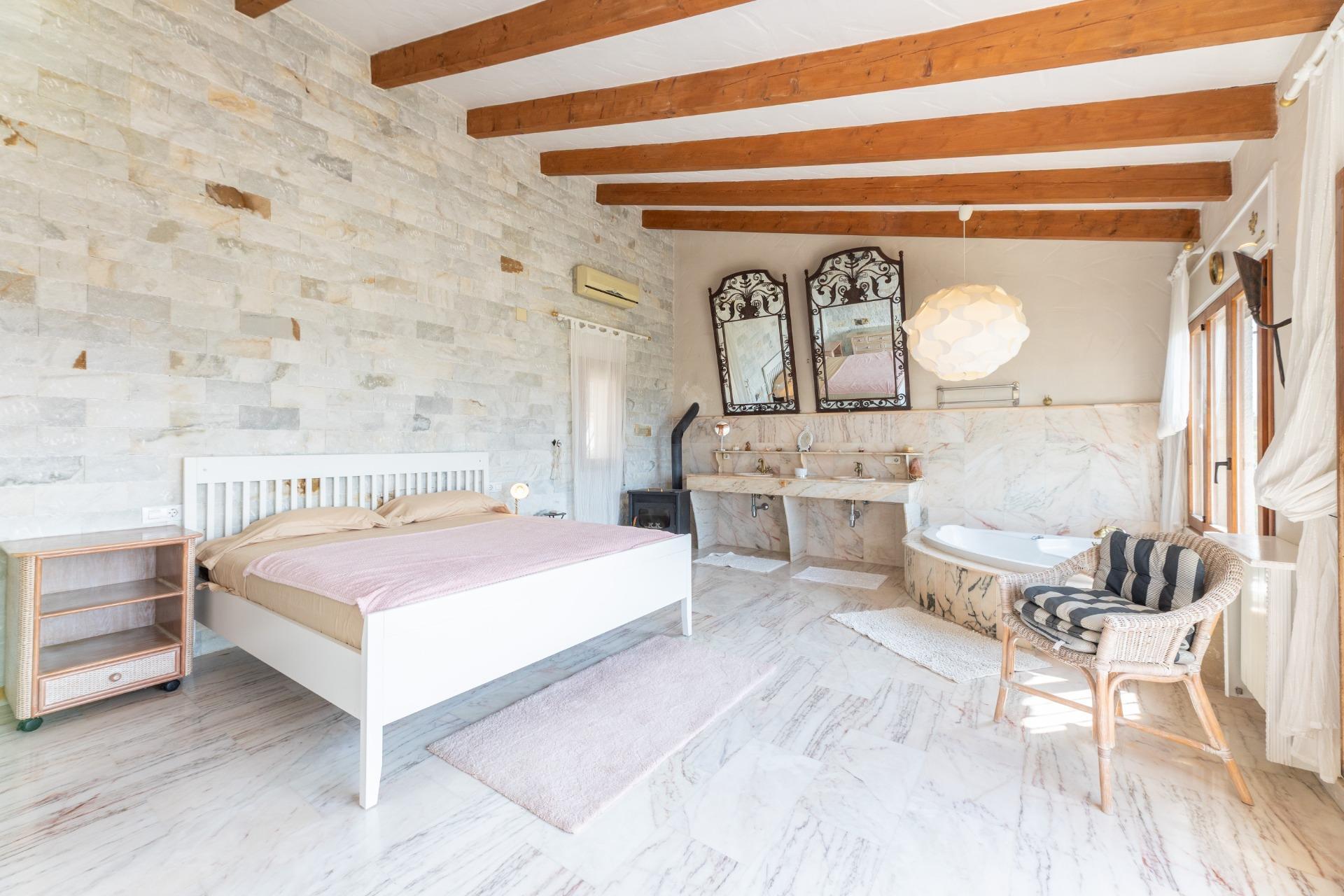 Beautiful villa for sale near the sea and golf in Moraira.