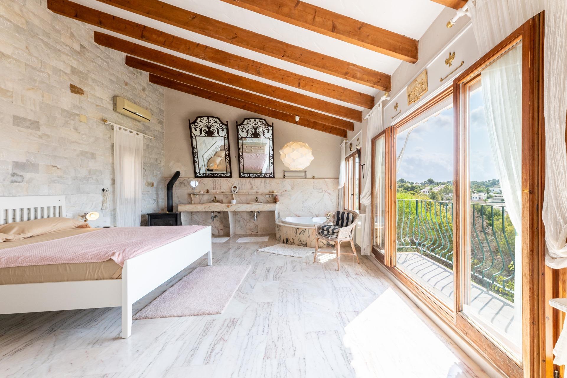 Beautiful villa for sale near the sea and golf in Moraira.