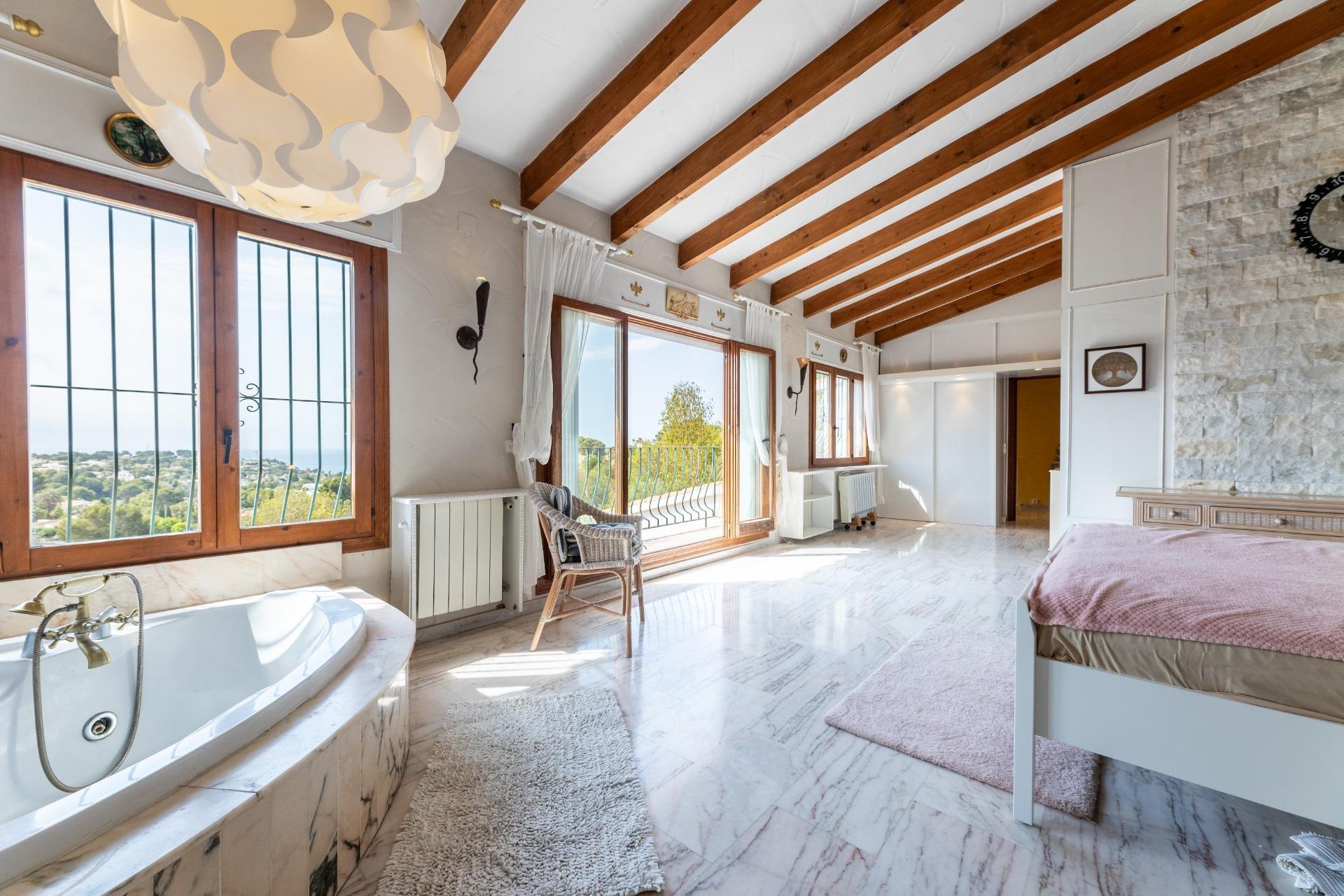 Beautiful villa for sale near the sea and golf in Moraira.