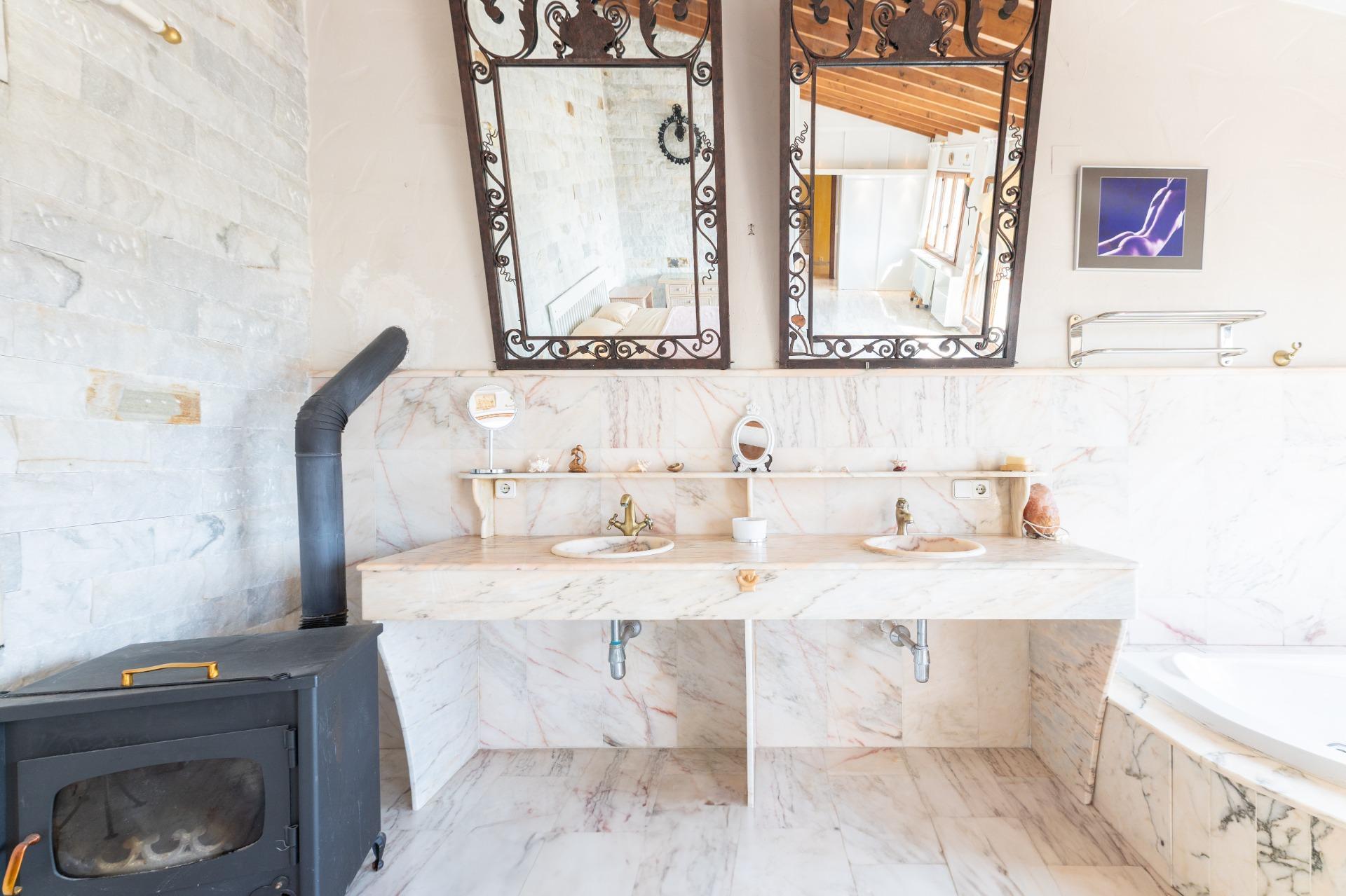 Beautiful villa for sale near the sea and golf in Moraira.