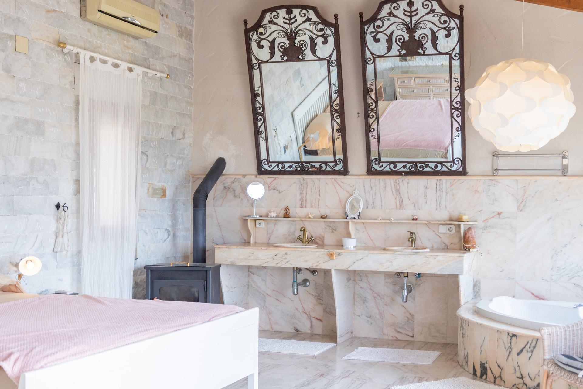 Beautiful villa for sale near the sea and golf in Moraira.