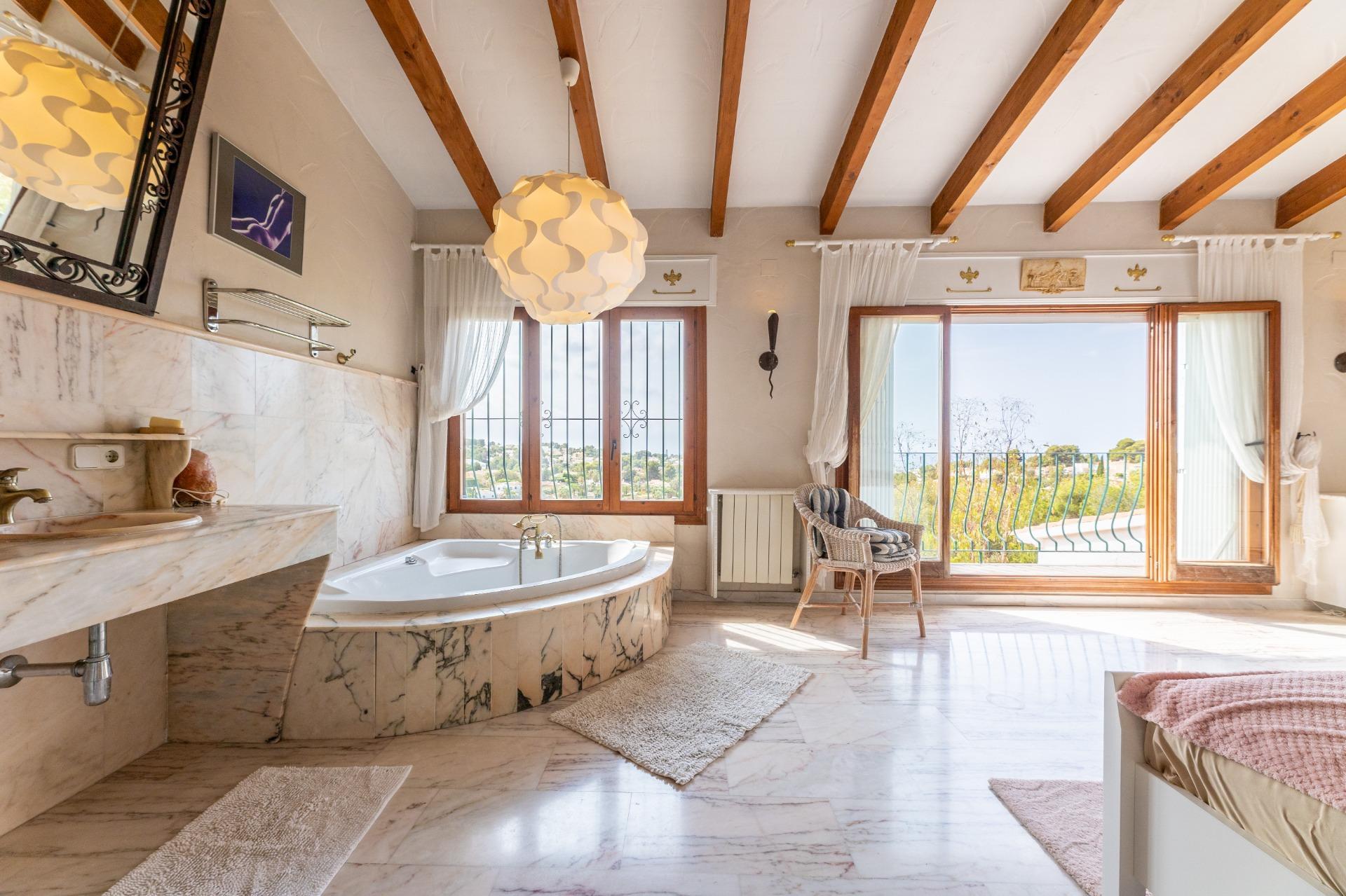 Beautiful villa for sale near the sea and golf in Moraira.