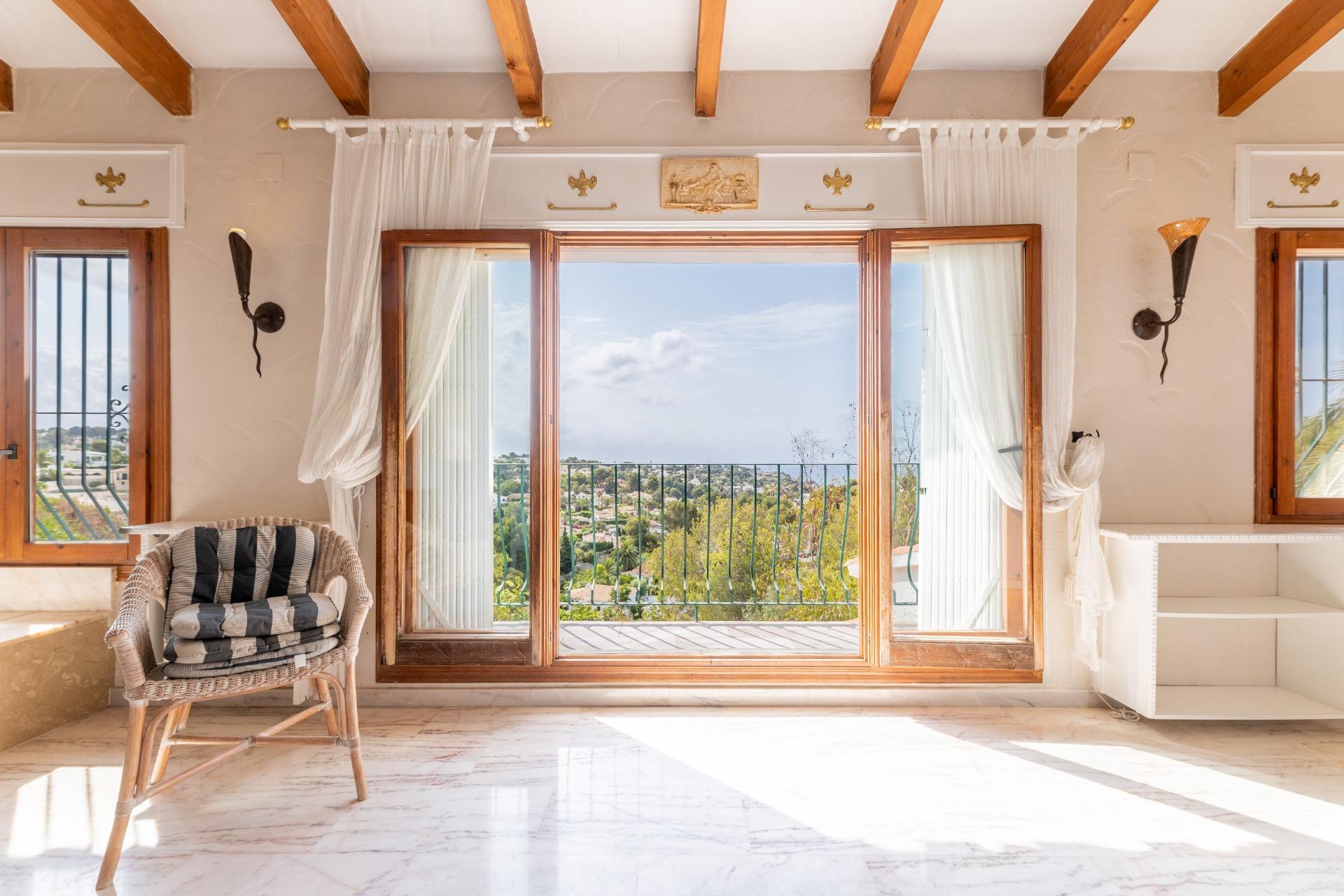 Beautiful villa for sale near the sea and golf in Moraira.