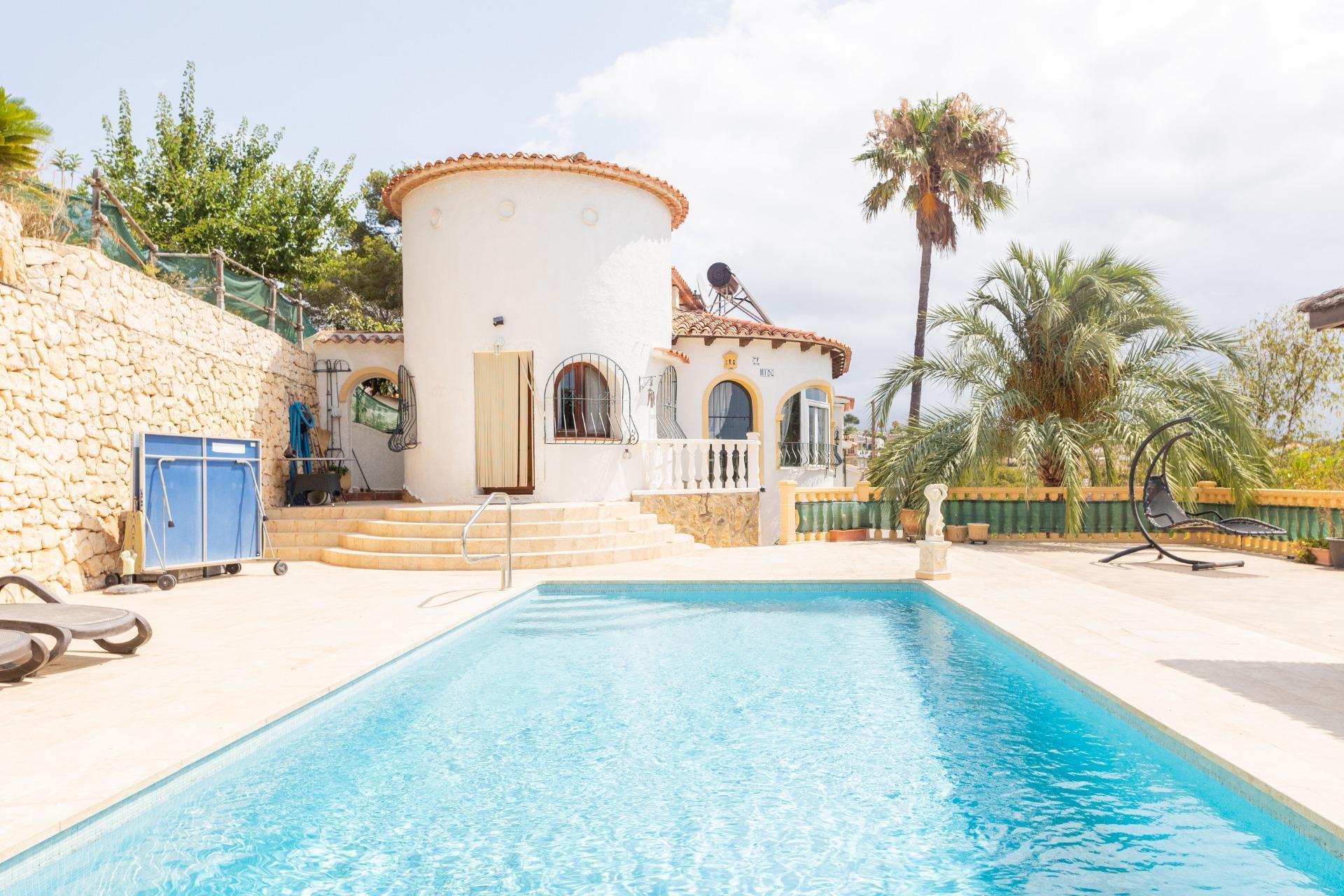 Beautiful villa for sale near the sea and golf in Moraira.