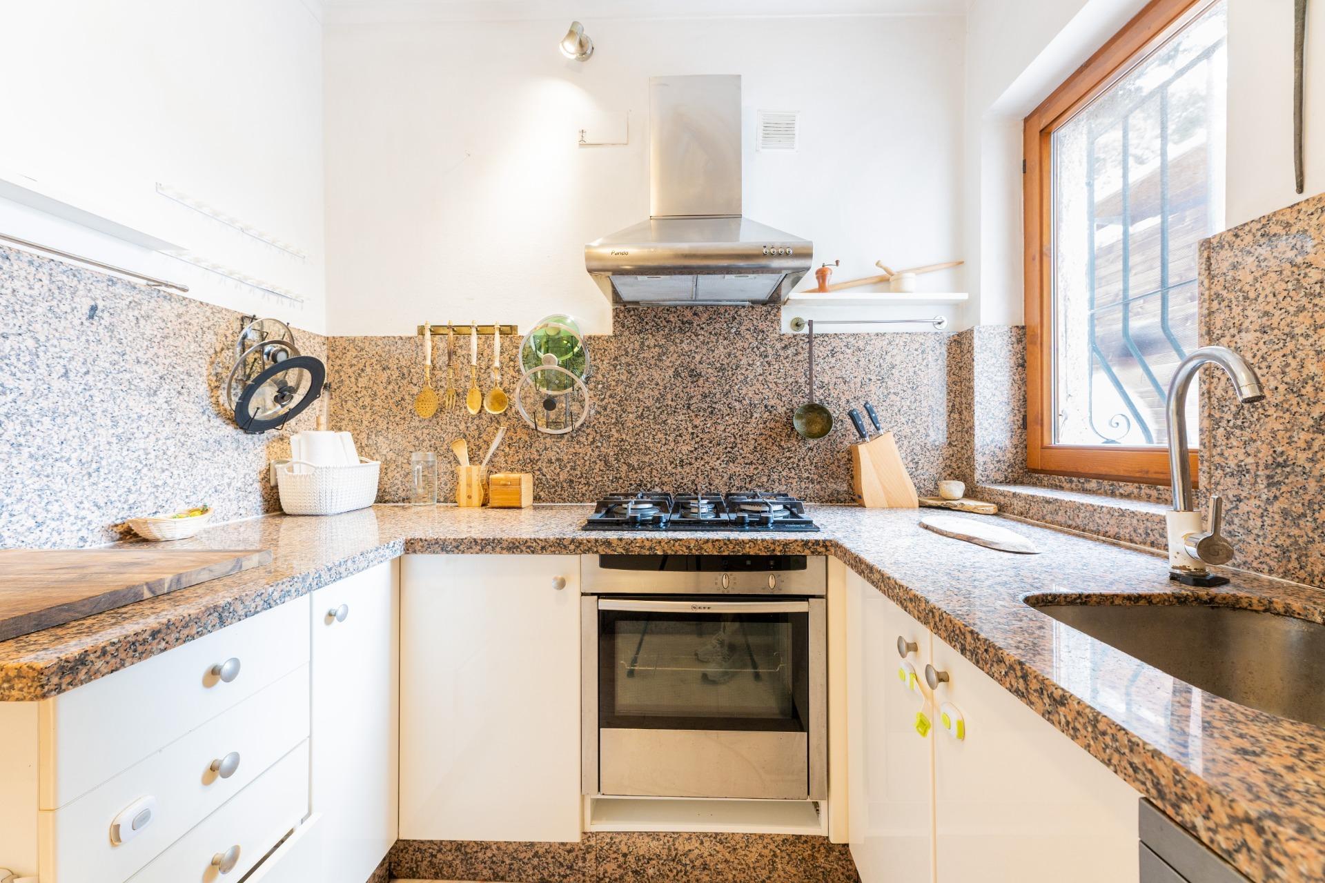 Beautiful villa for sale near the sea and golf in Moraira.