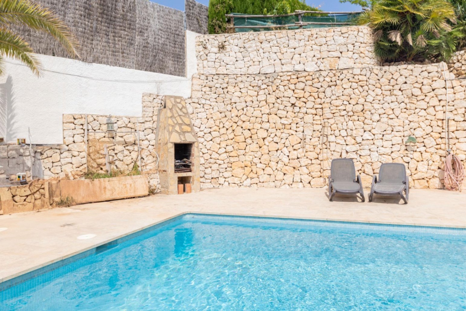 Beautiful villa for sale near the sea and golf in Moraira.