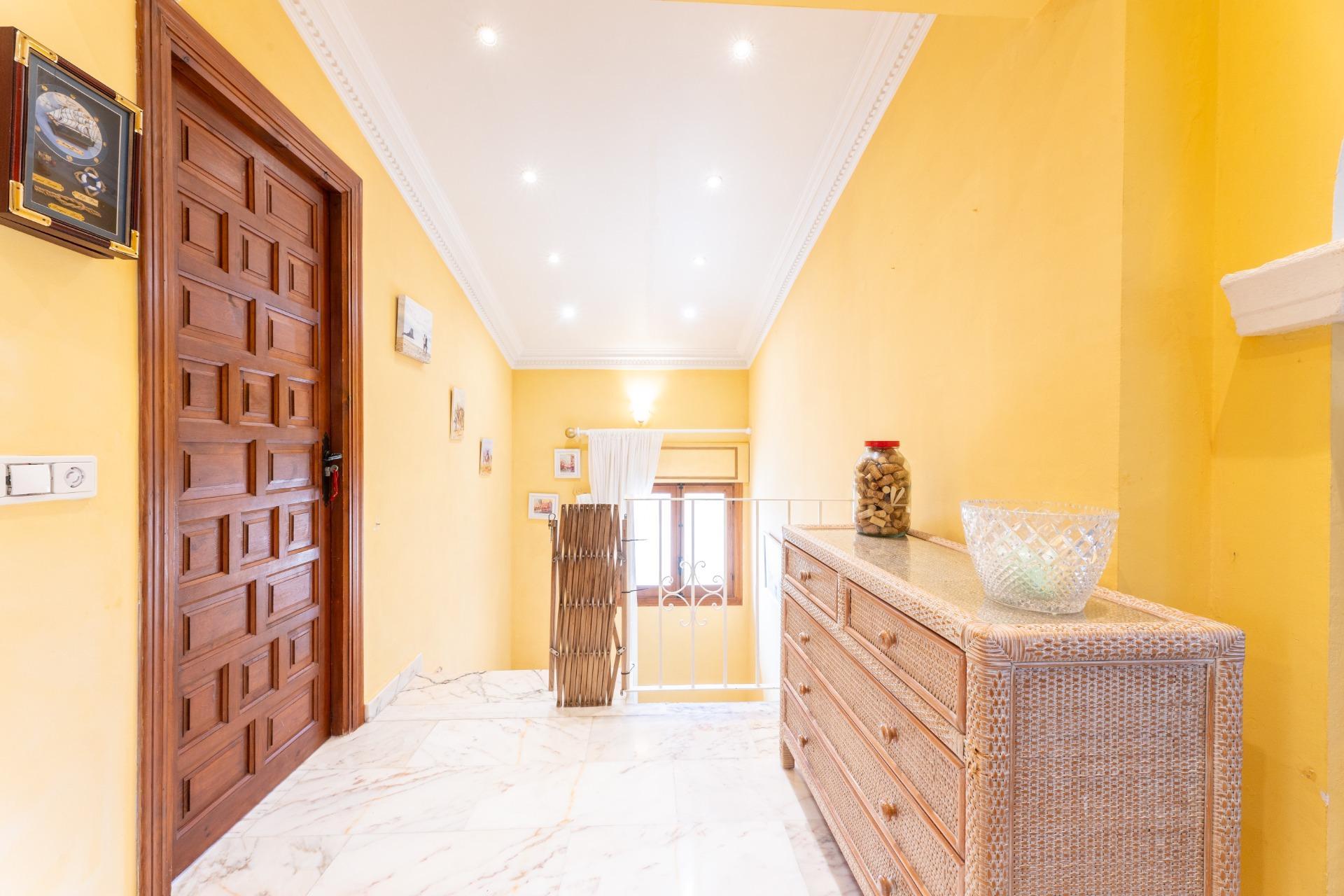 Beautiful villa for sale near the sea and golf in Moraira.