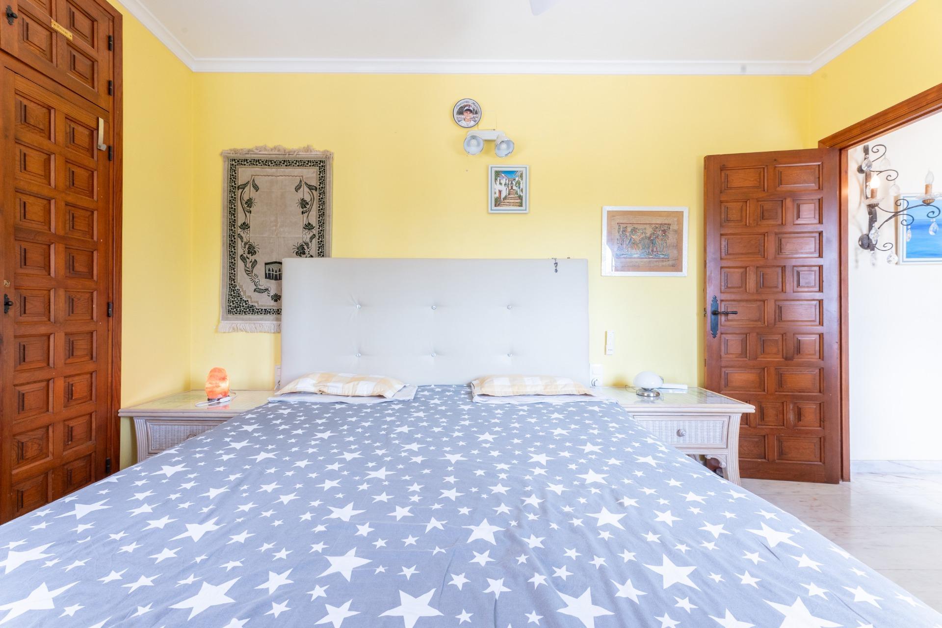 Beautiful villa for sale near the sea and golf in Moraira.