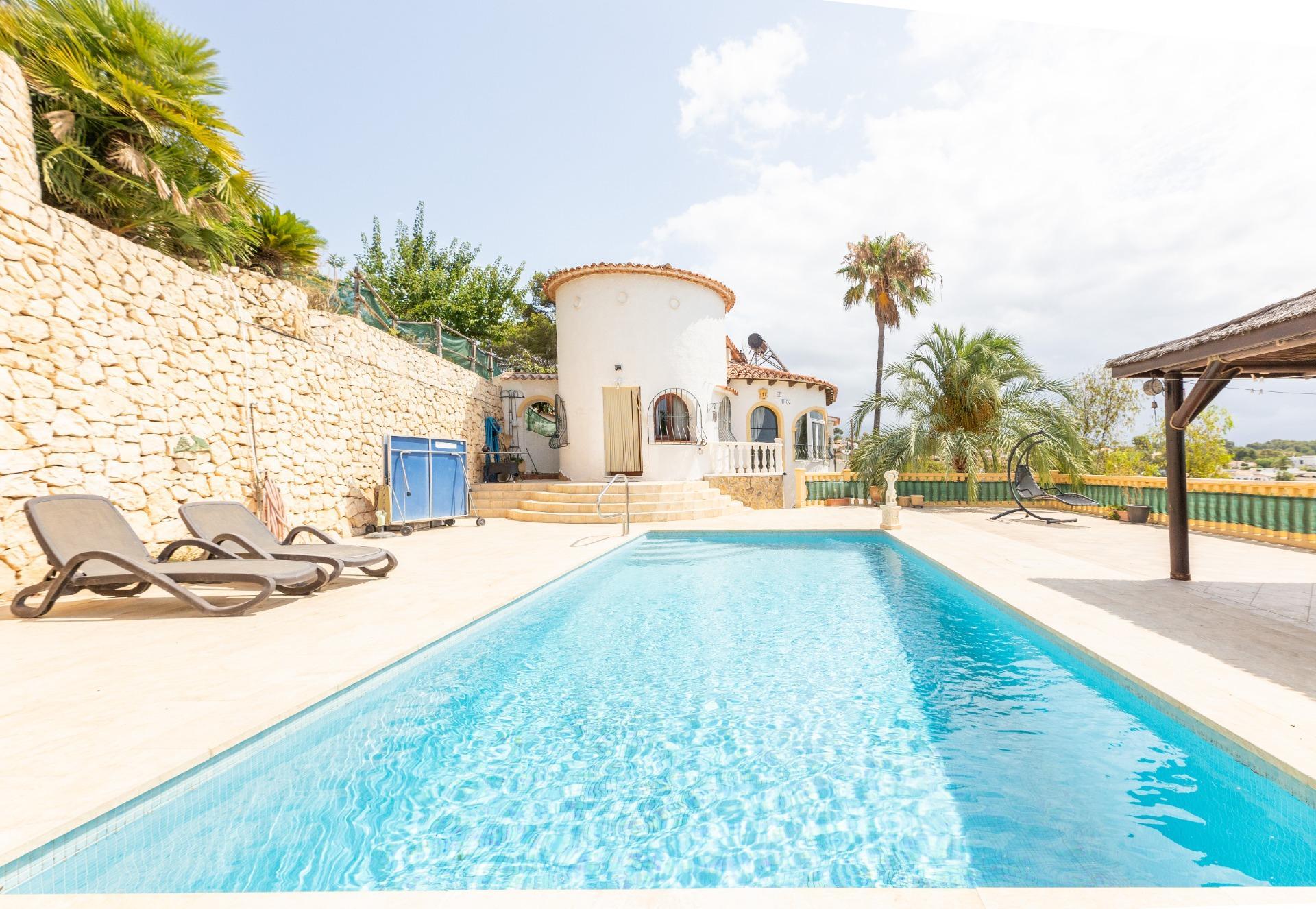 Beautiful villa for sale near the sea and golf in Moraira.