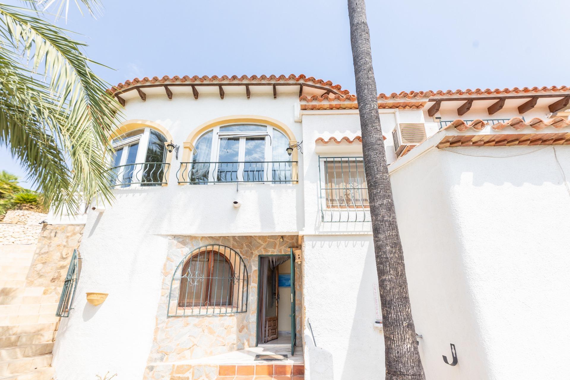 Beautiful villa for sale near the sea and golf in Moraira.