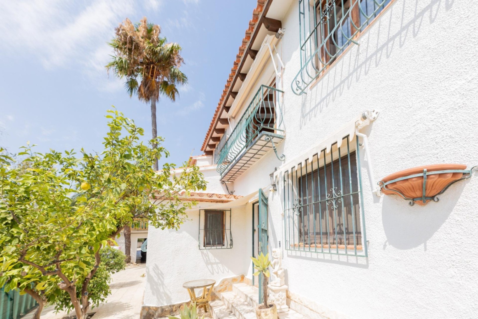 Beautiful villa for sale near the sea and golf in Moraira.