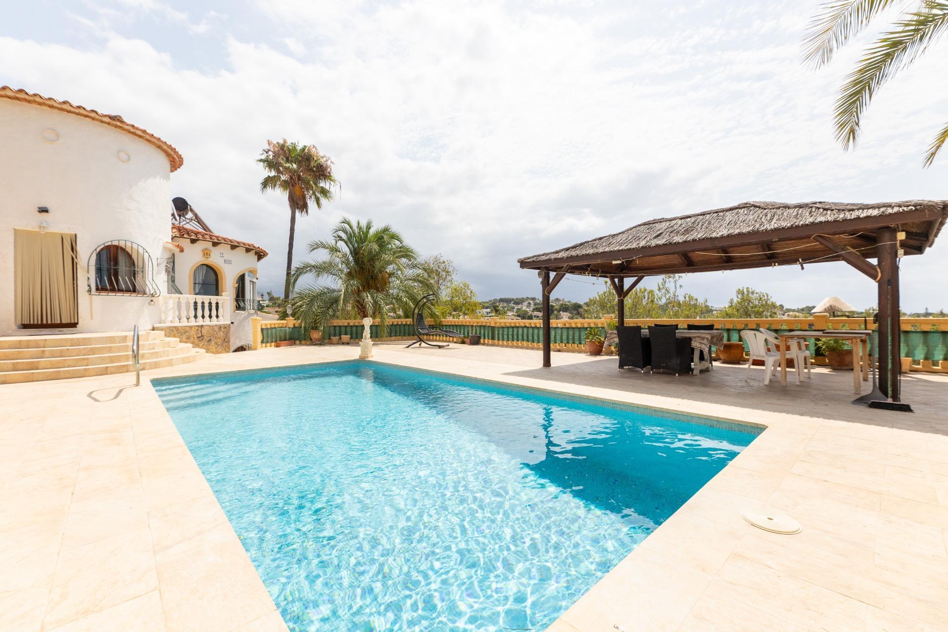 Beautiful villa for sale near the sea and golf in Moraira.