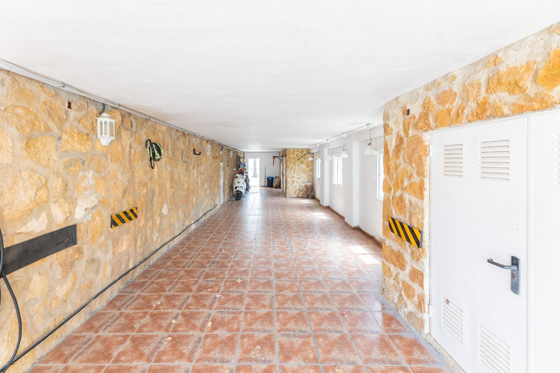 Beautiful villa for sale near the sea and golf in Moraira.
