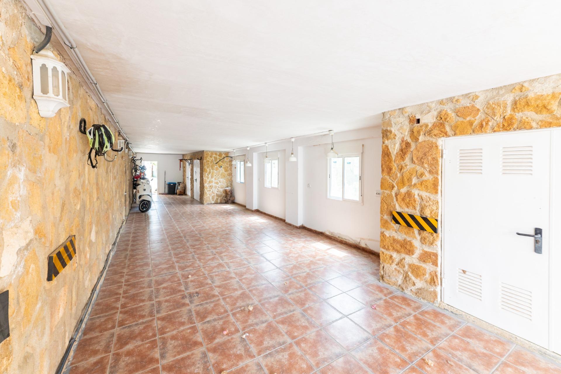 Beautiful villa for sale near the sea and golf in Moraira.