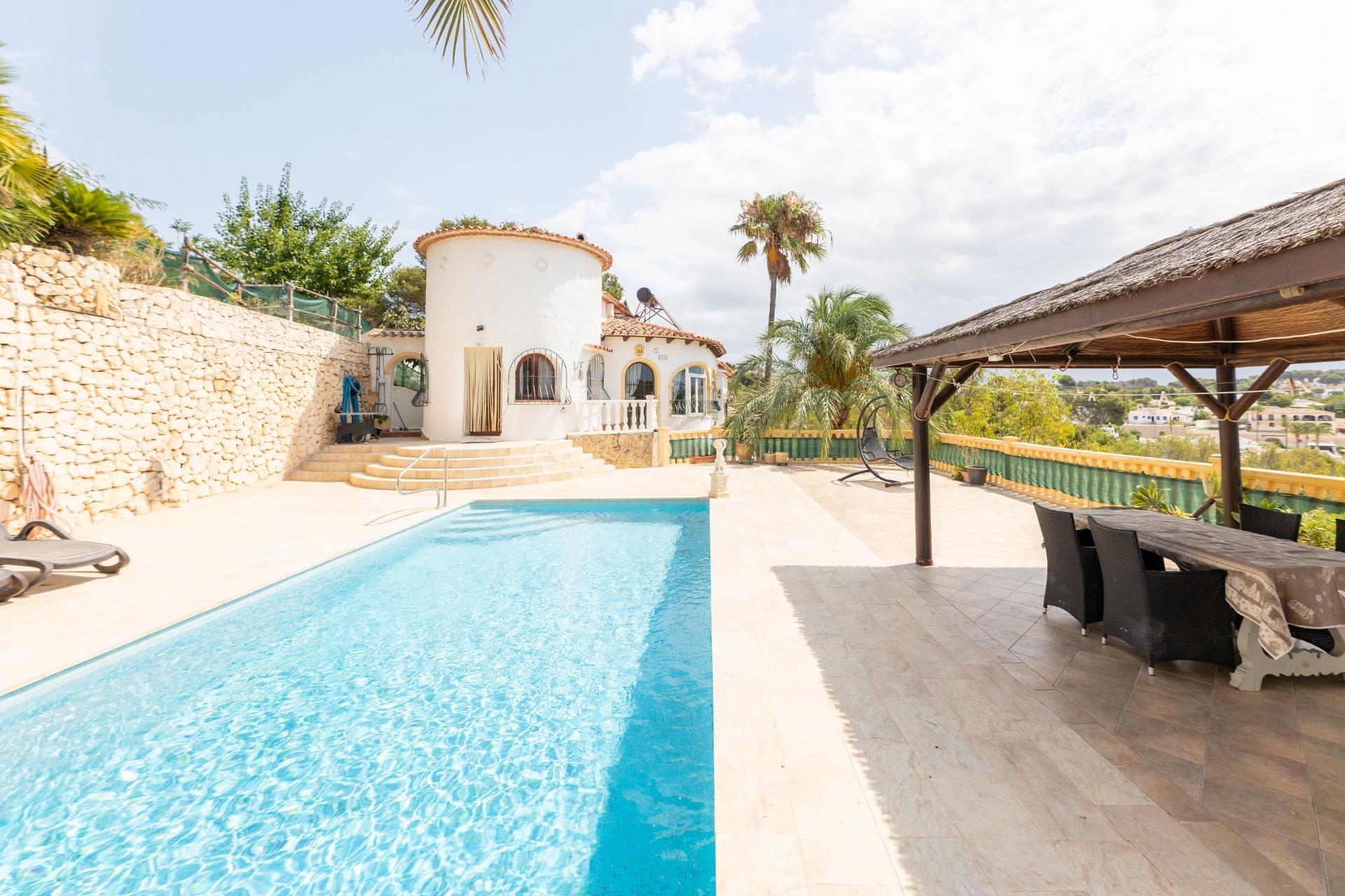 Beautiful villa for sale near the sea and golf in Moraira.