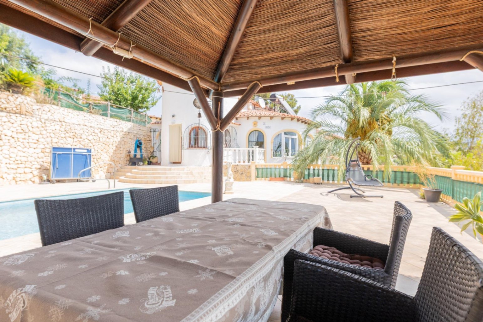 Beautiful villa for sale near the sea and golf in Moraira.