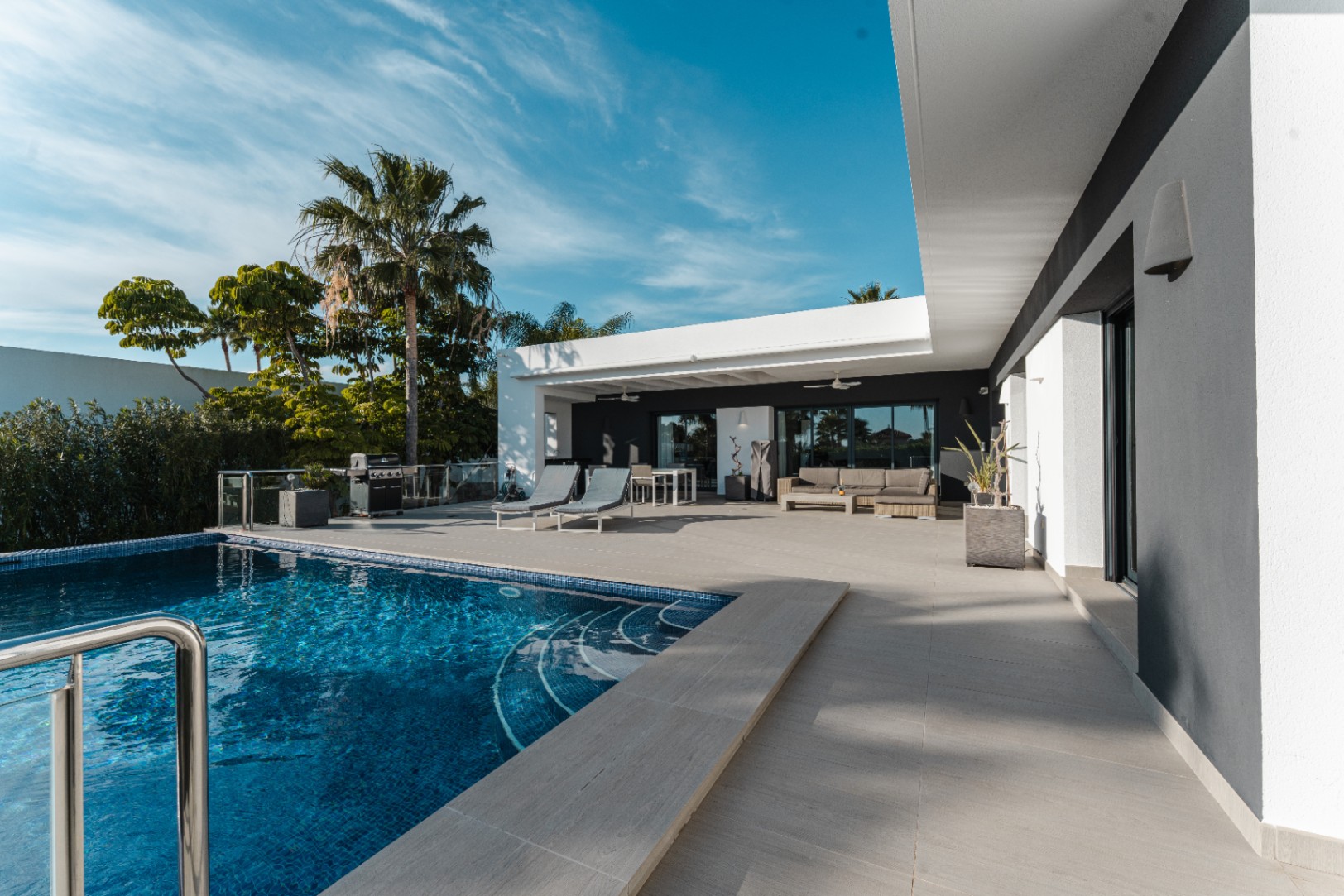Villa elegante estilo moderno en Moraria en venta cerca del centro 