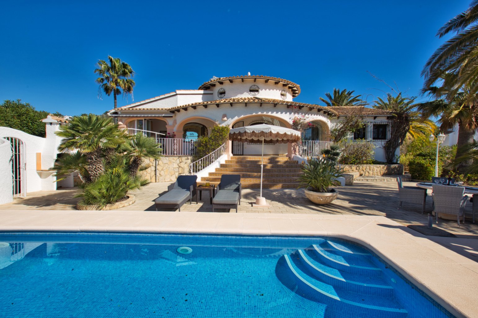 4707 - Villa estilo mediterranea con vistas al mar y jardin en Moraira 