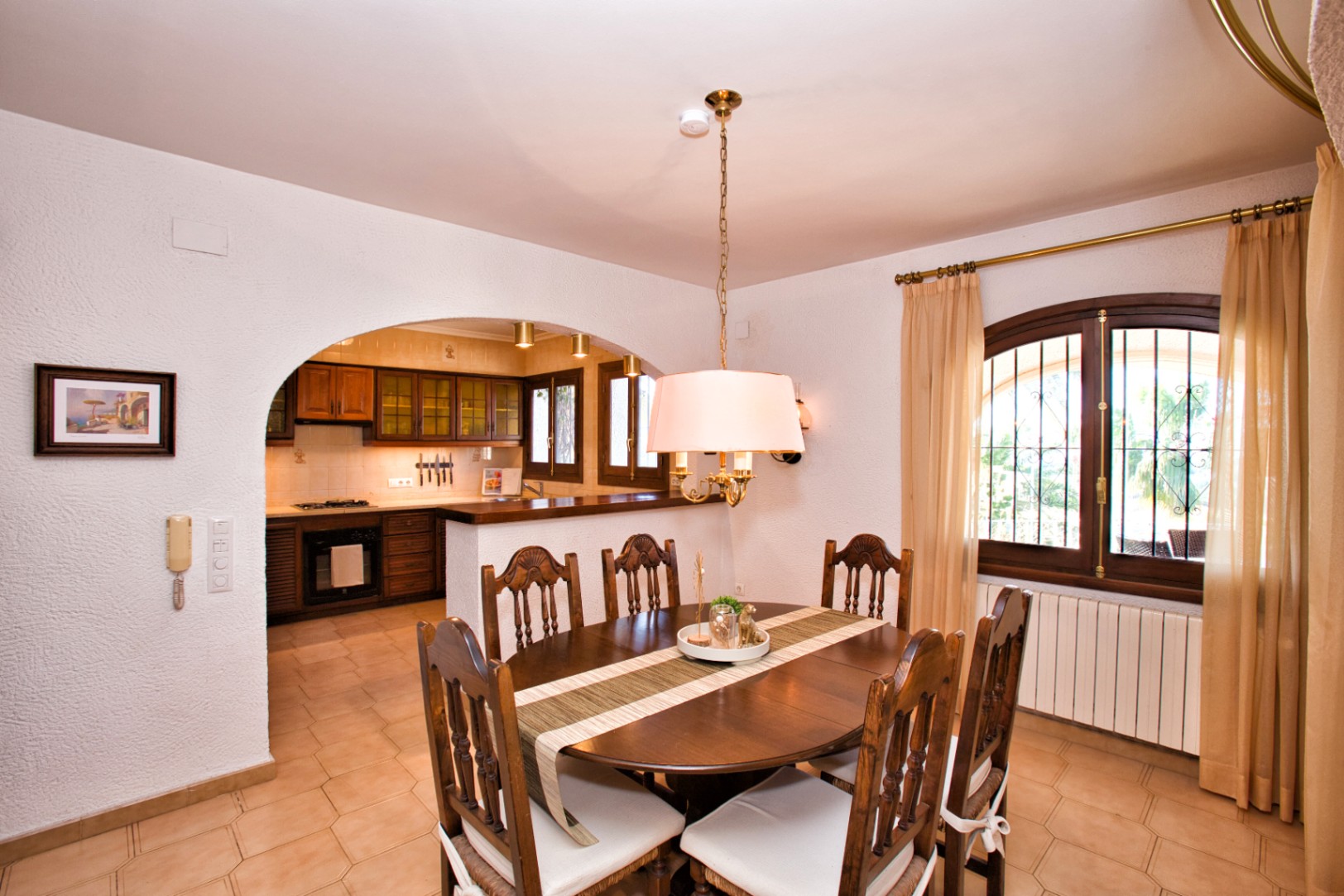 Villa estilo mediterranea con vistas al mar y jardin en Moraira 