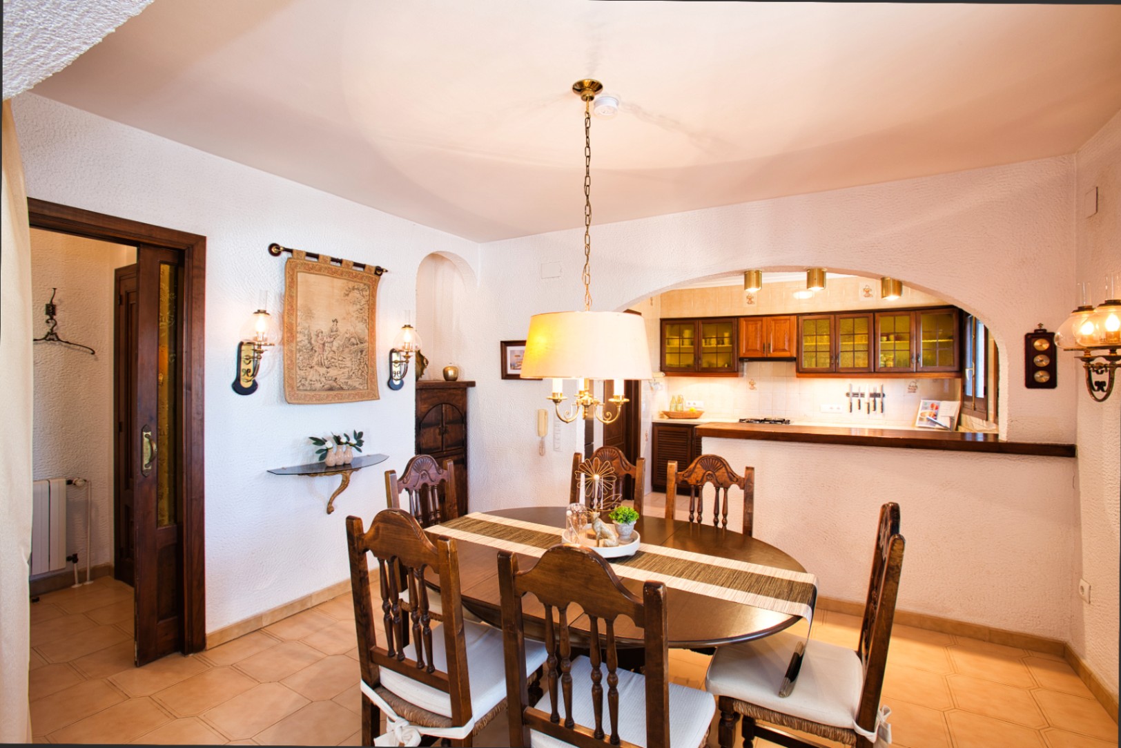 Villa estilo mediterranea con vistas al mar y jardin en Moraira 